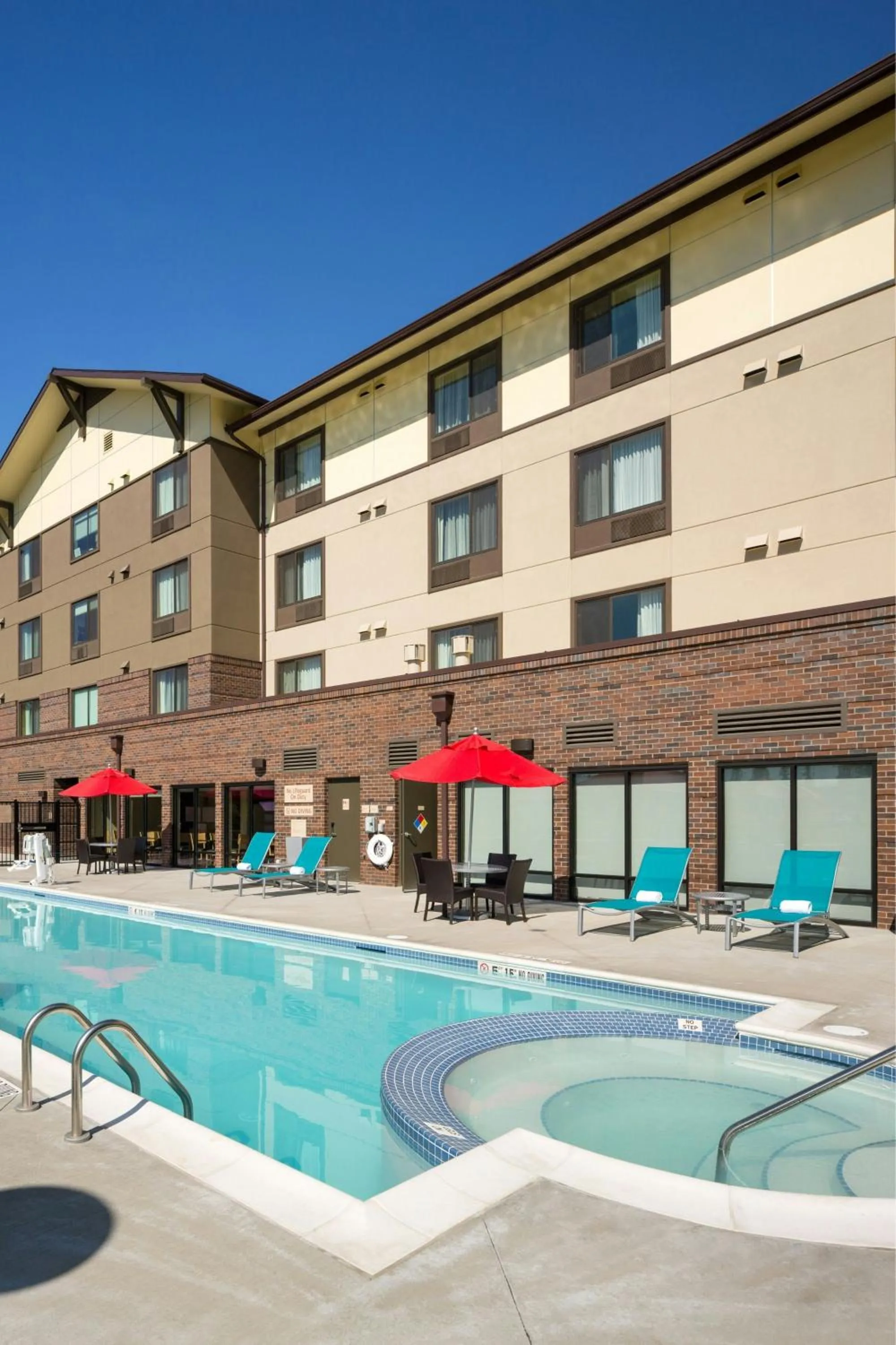 Swimming pool in TownePlace by Marriott Suites Portland Vancouver