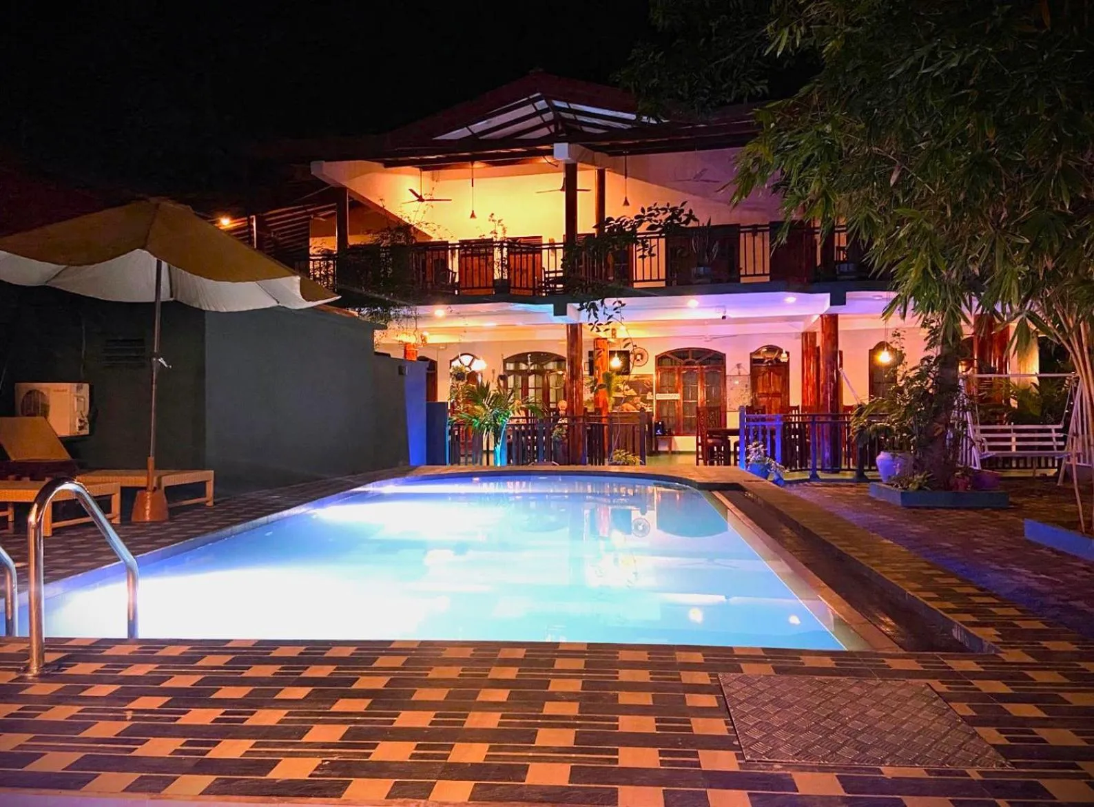 Swimming pool in La Safari Inn Tissamaharama