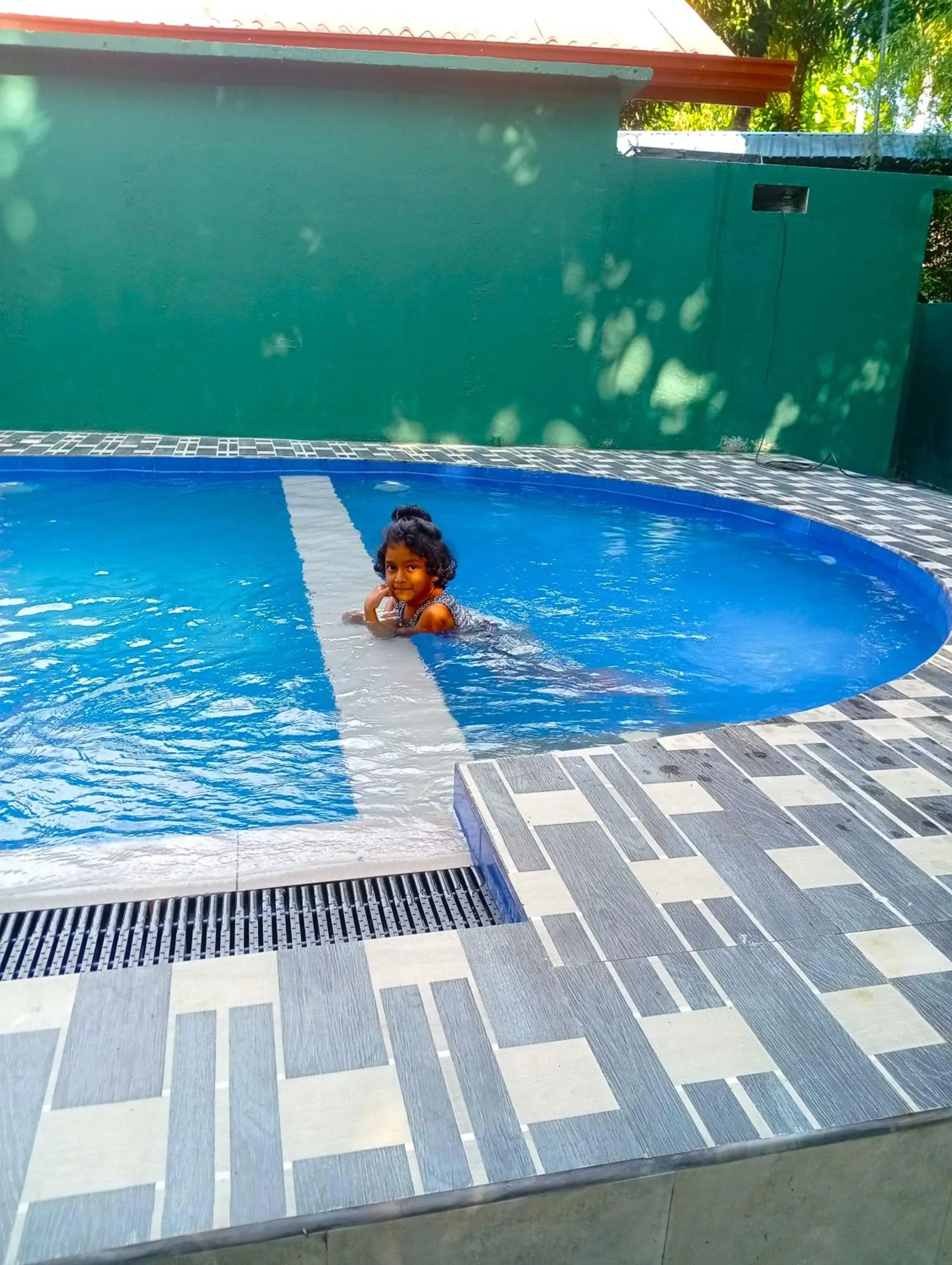 Swimming pool in La Safari Inn Tissamaharama
