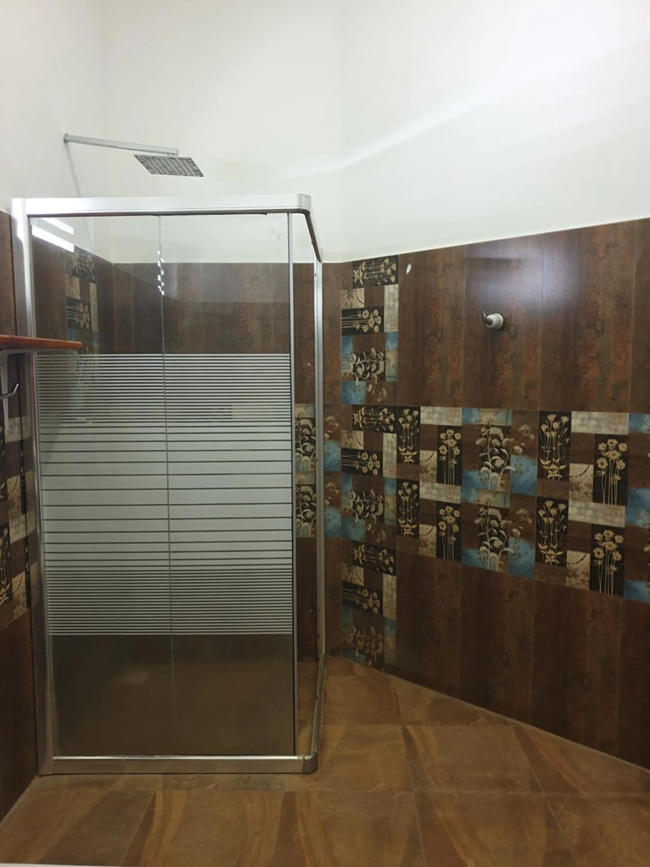 Bathroom in La Safari Inn Tissamaharama