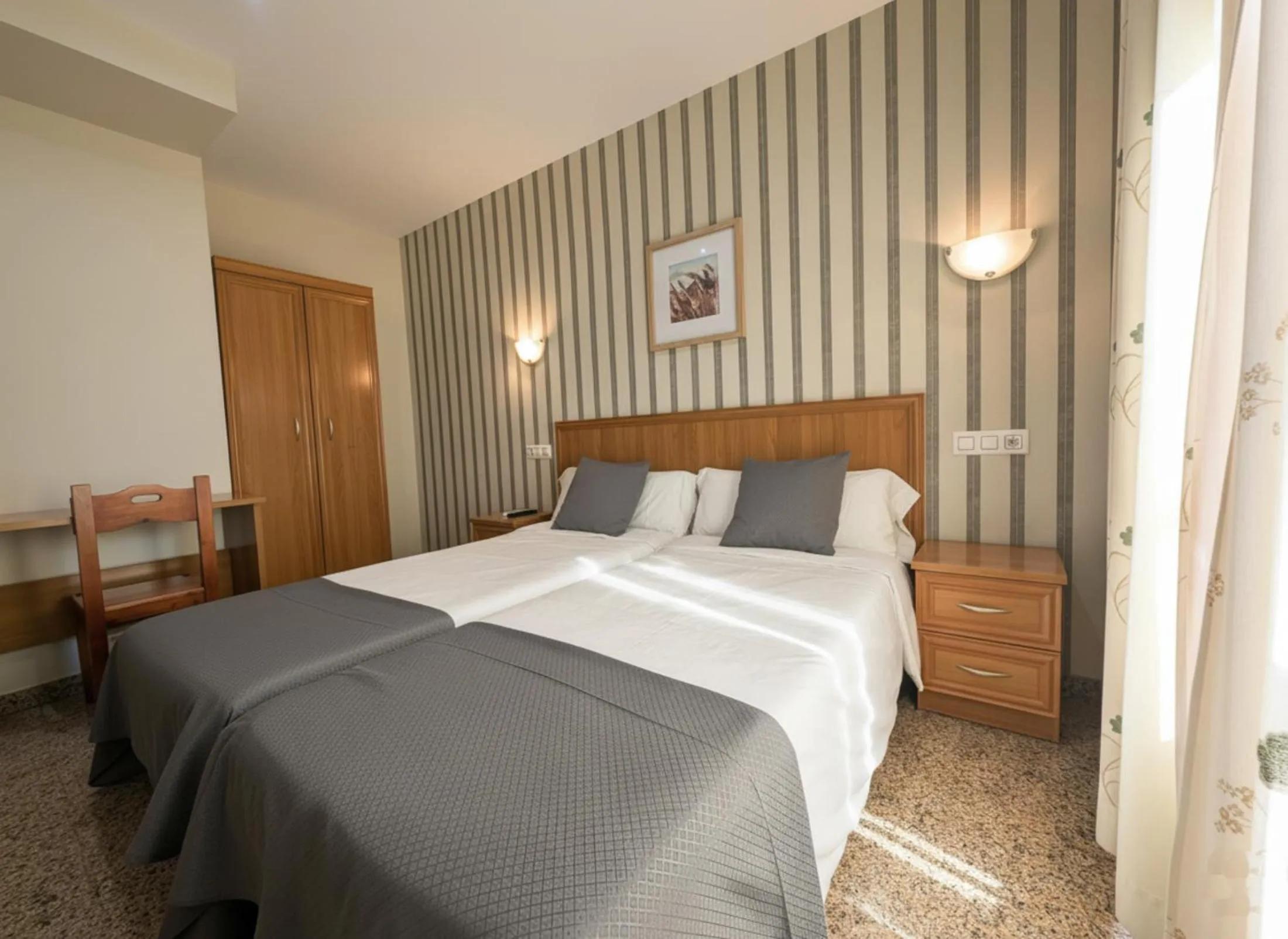 Photo of the whole room, Bed in Hospedería Puerta de la Catedral