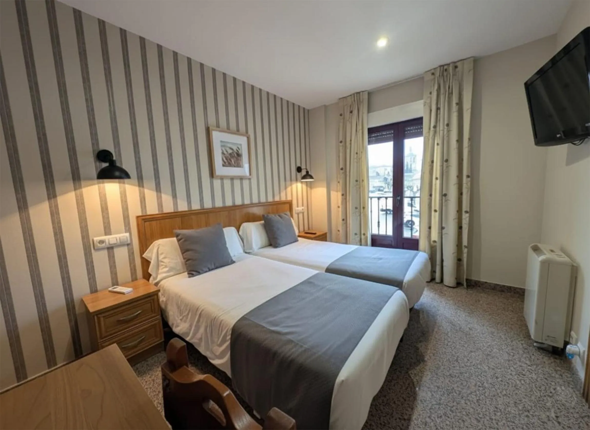 Bed in Hospedería Puerta de la Catedral