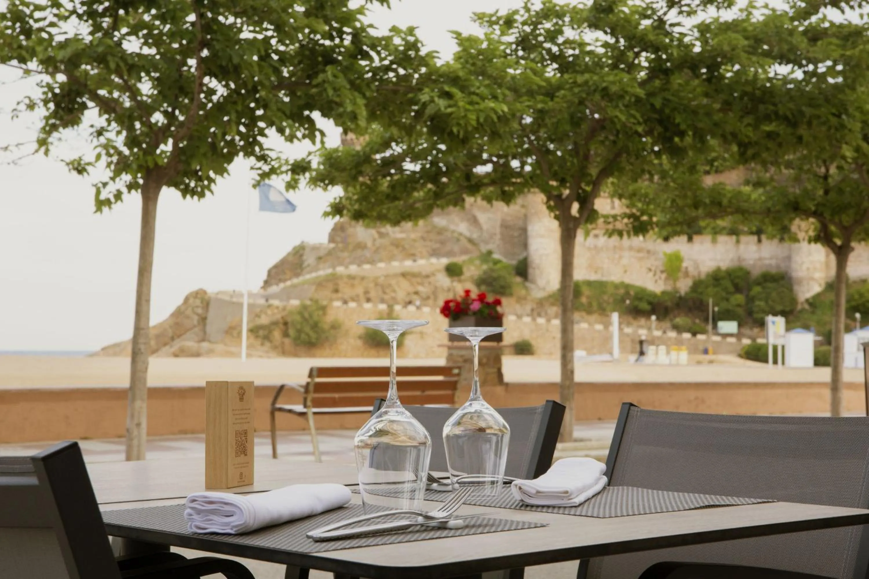 Restaurant/places to eat in Hotel Diana