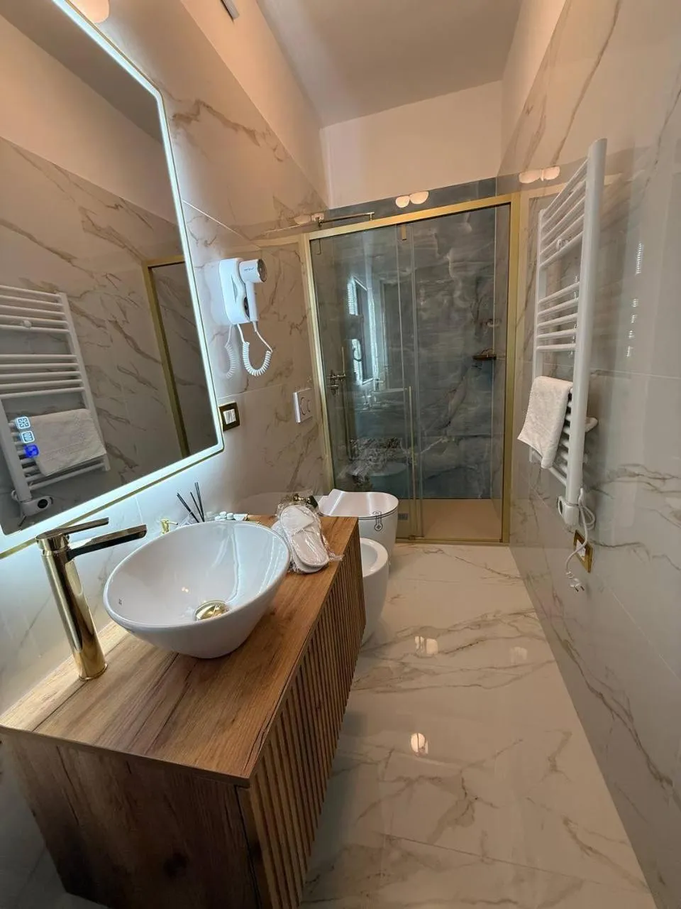 Bathroom in Golden Palace Luxury Guest House