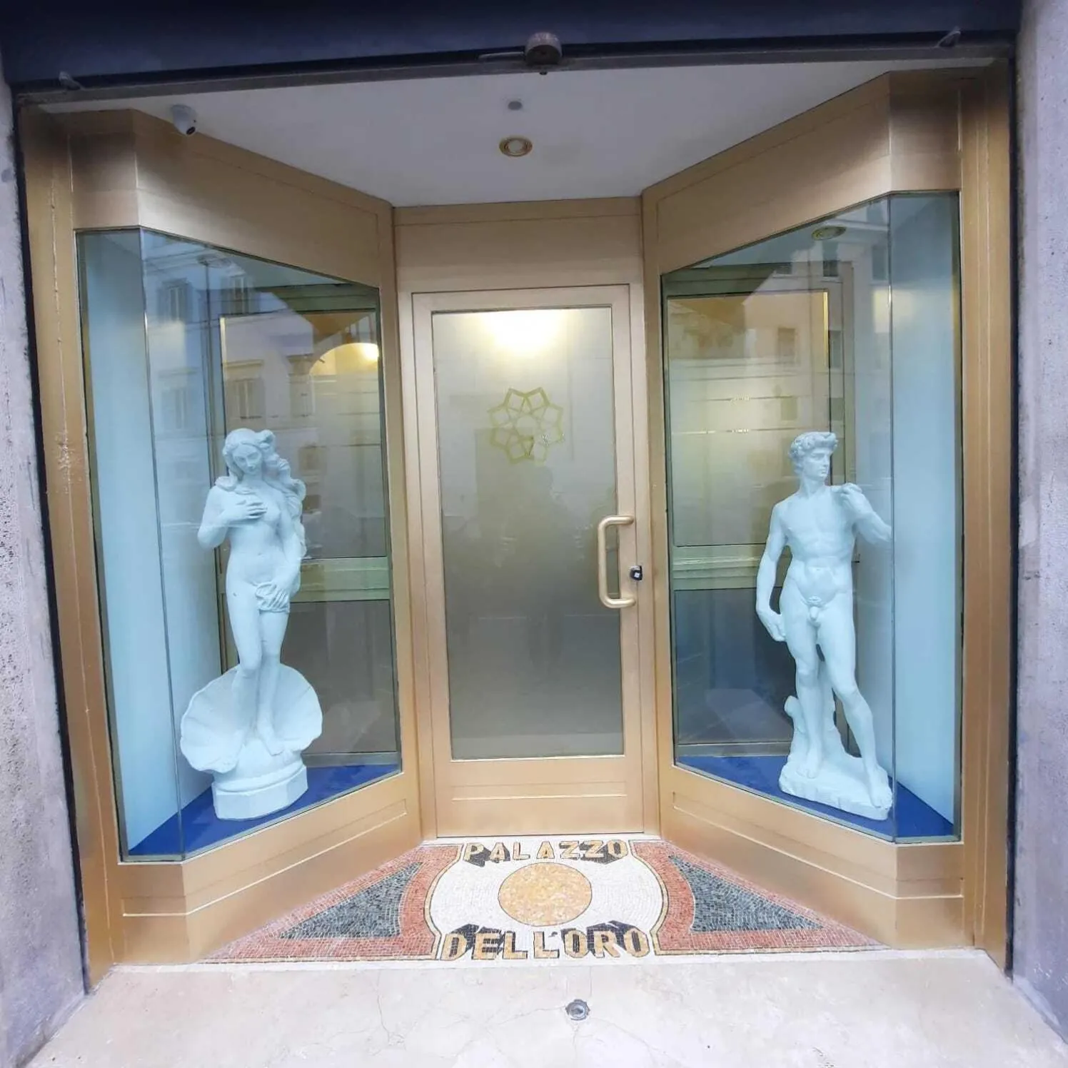 Facade/entrance in Golden Palace Luxury Guest House