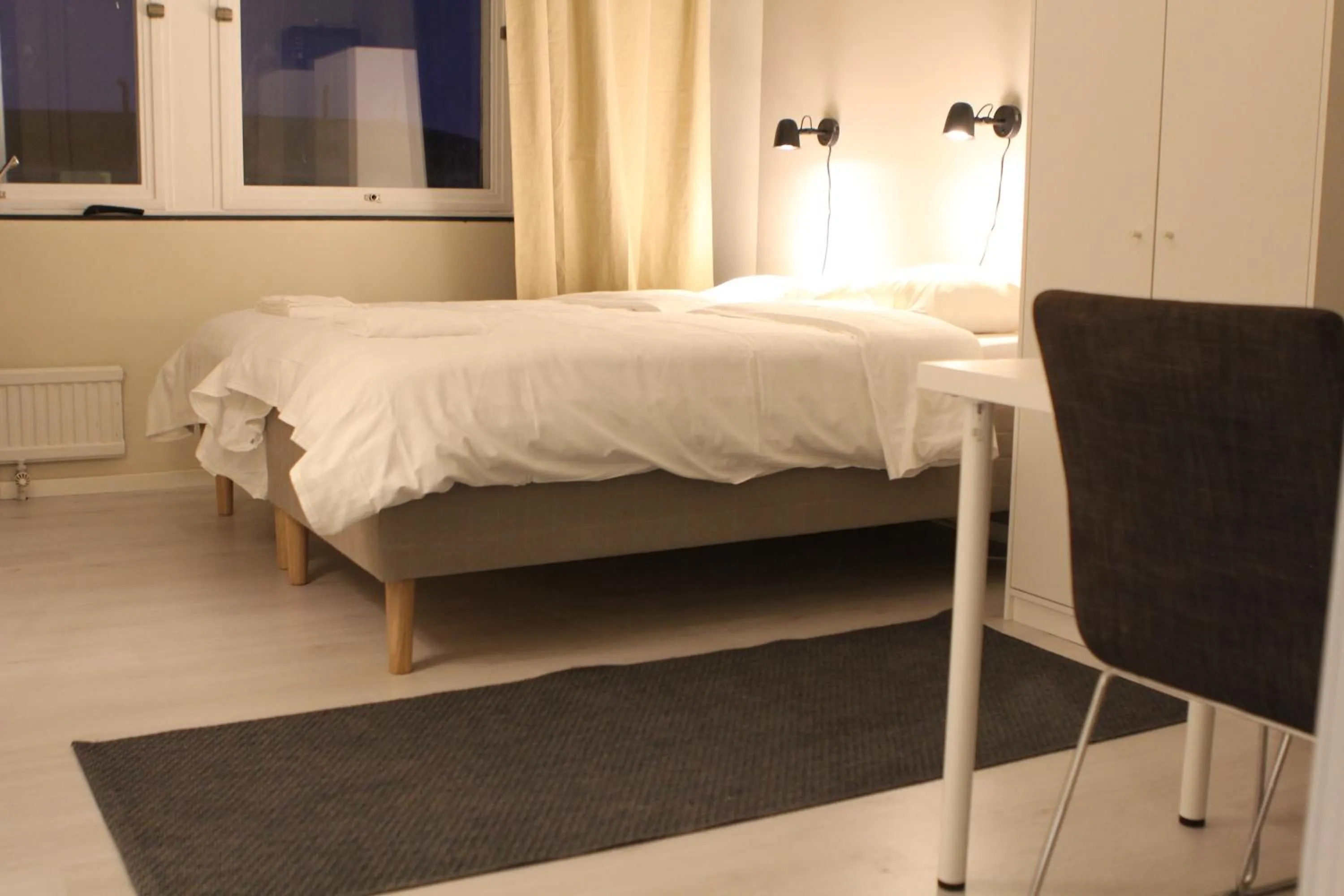 Property building, Bed in Hotell Bromma