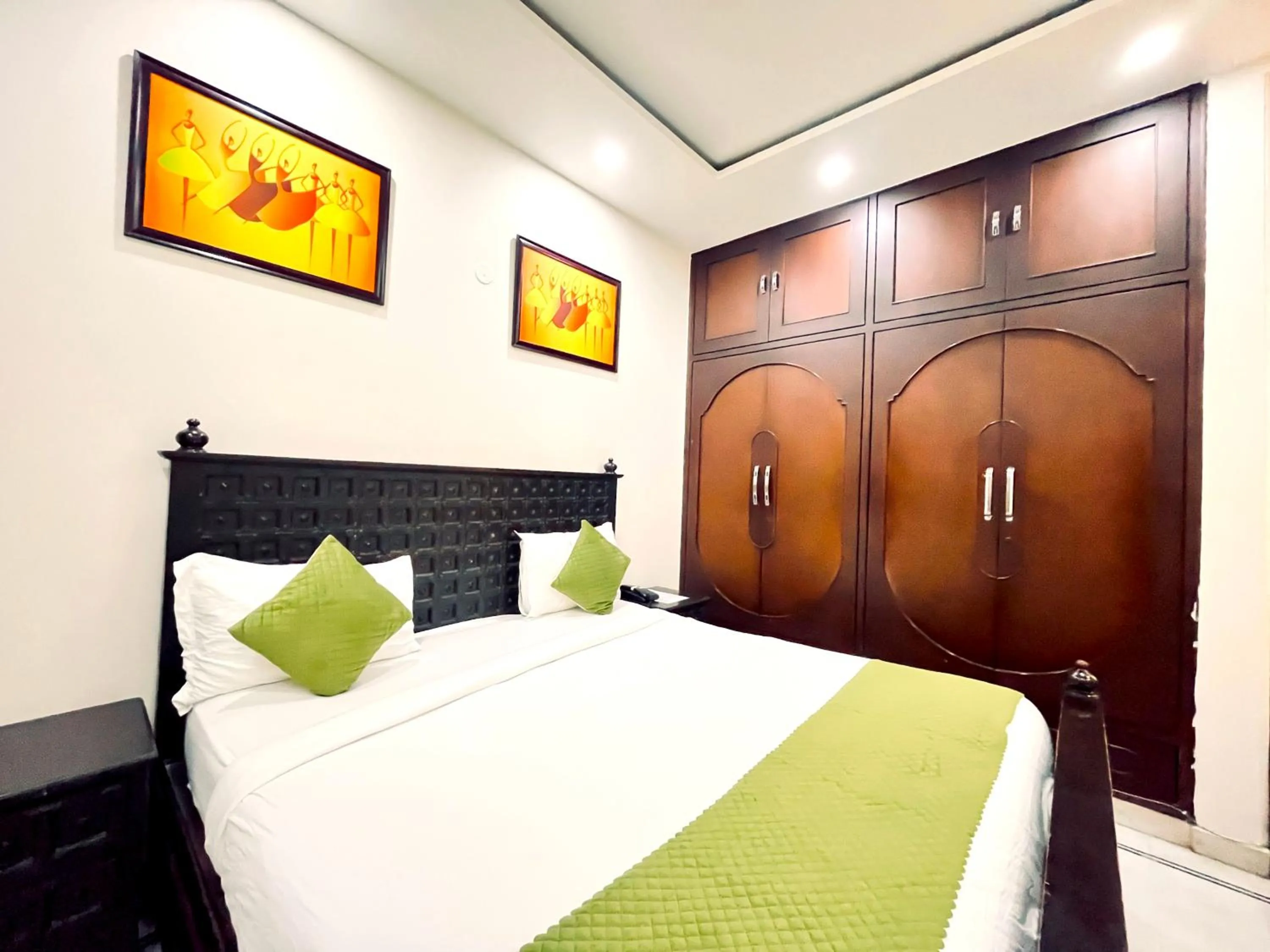 Bed in South INN near AIIMS Hospital Green Park South Delhi