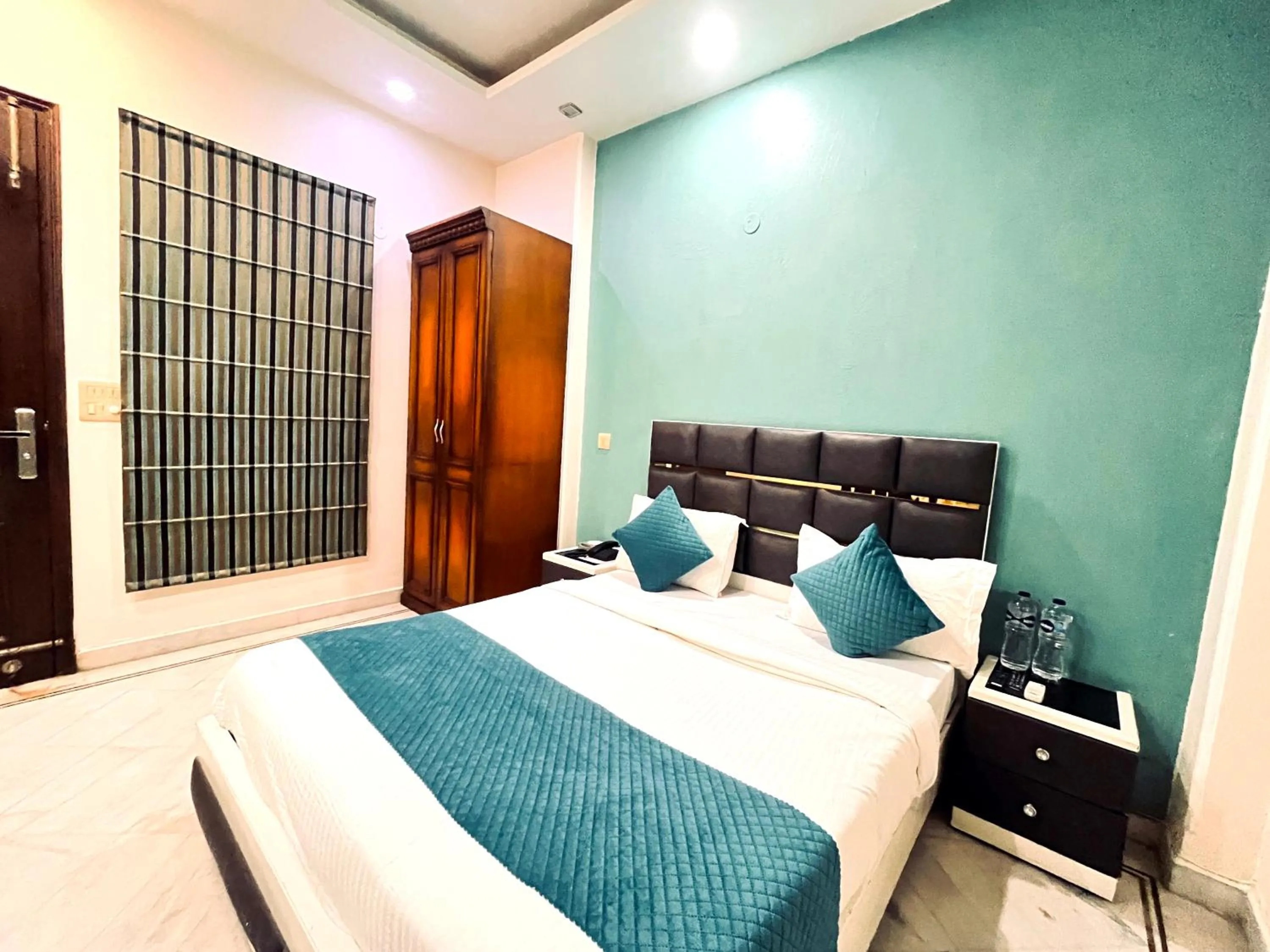 Bed in South INN near AIIMS Hospital Green Park South Delhi