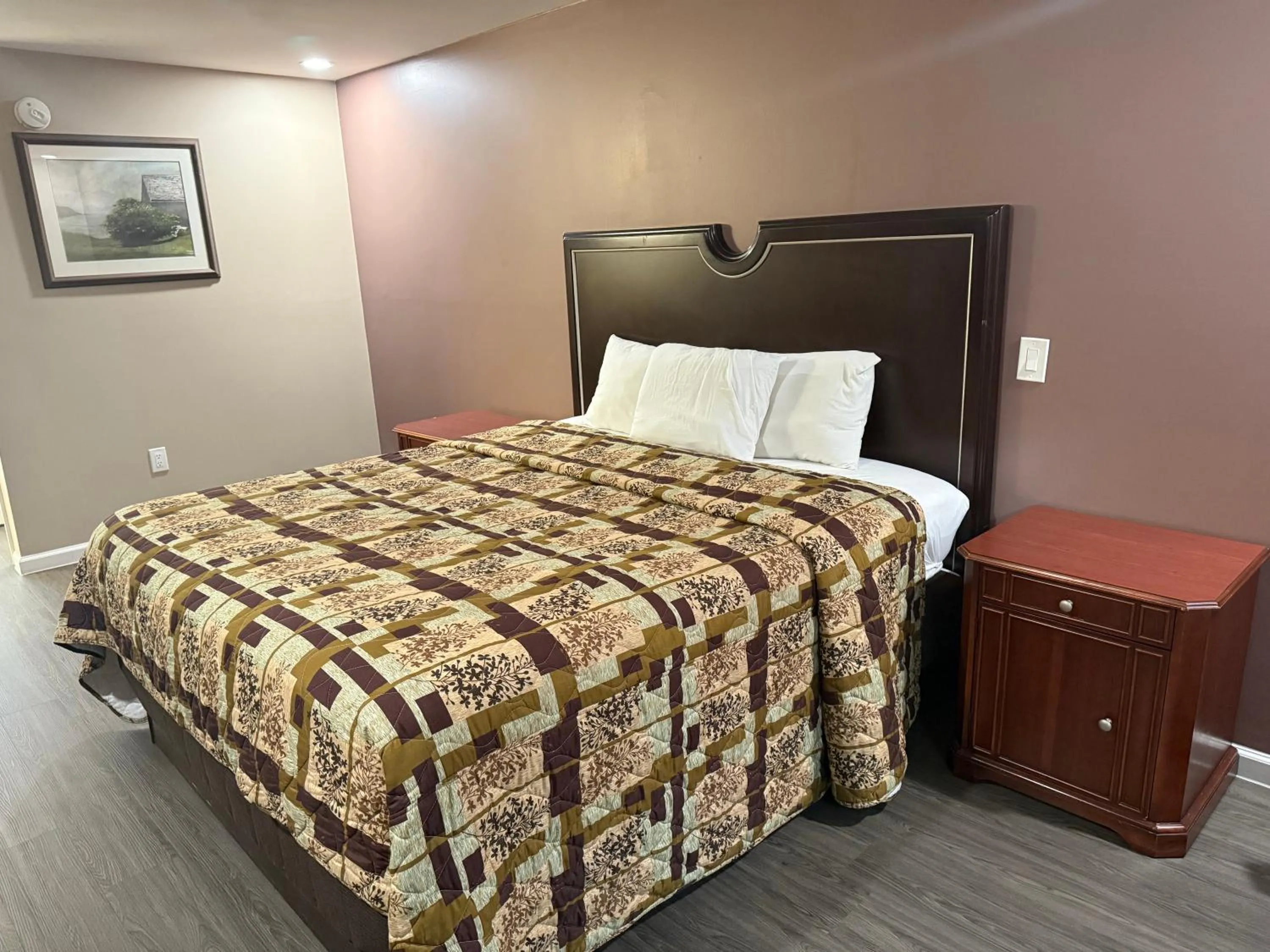 Standard King Room in Magnolia Bay Hotel & Suites