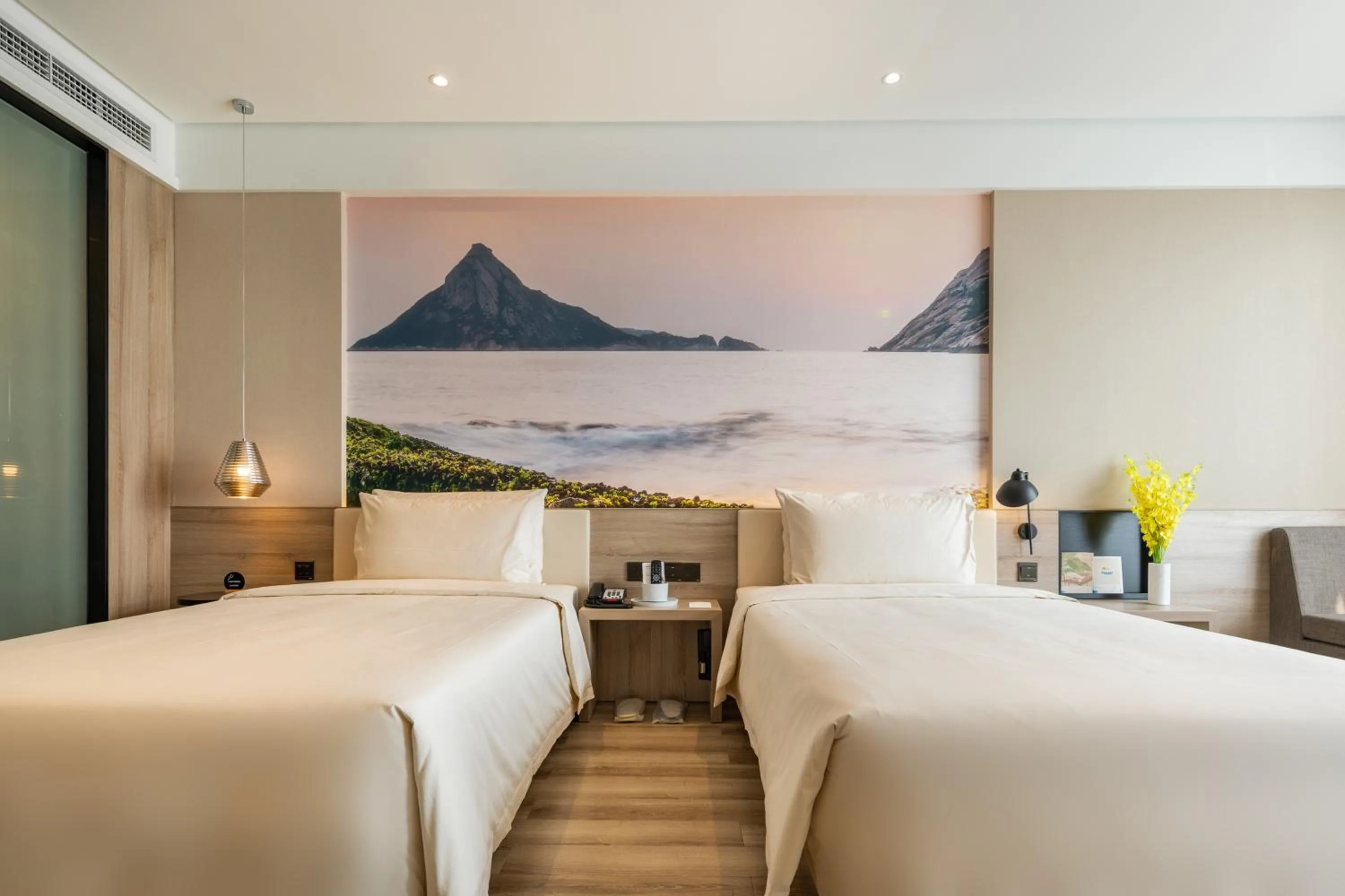 Bed in Atour Hotel Zhuhai Xiangzhou Aoyuan Plaza