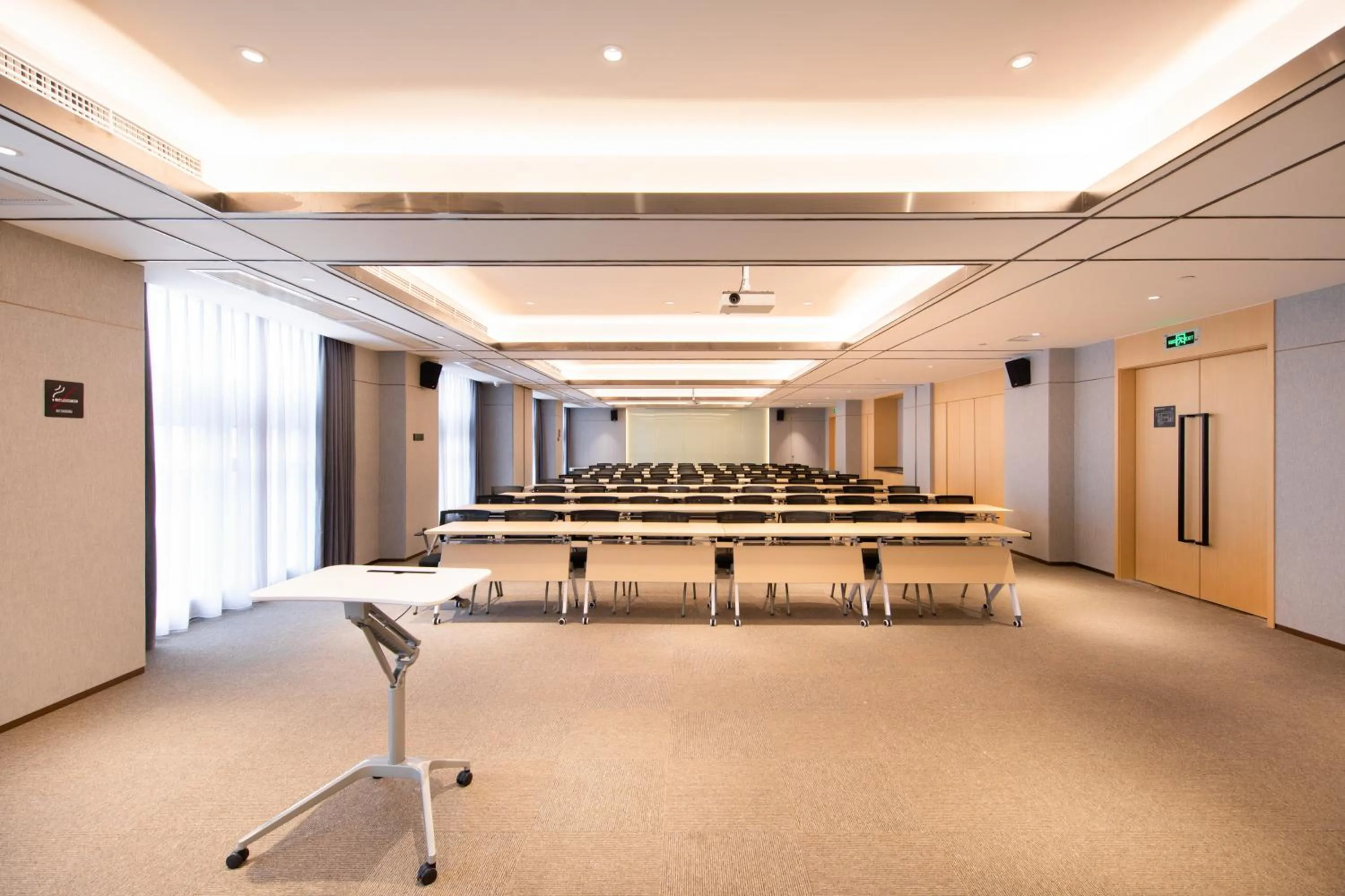 Meeting/conference room in Atour Hotel Zhuhai Xiangzhou Aoyuan Plaza