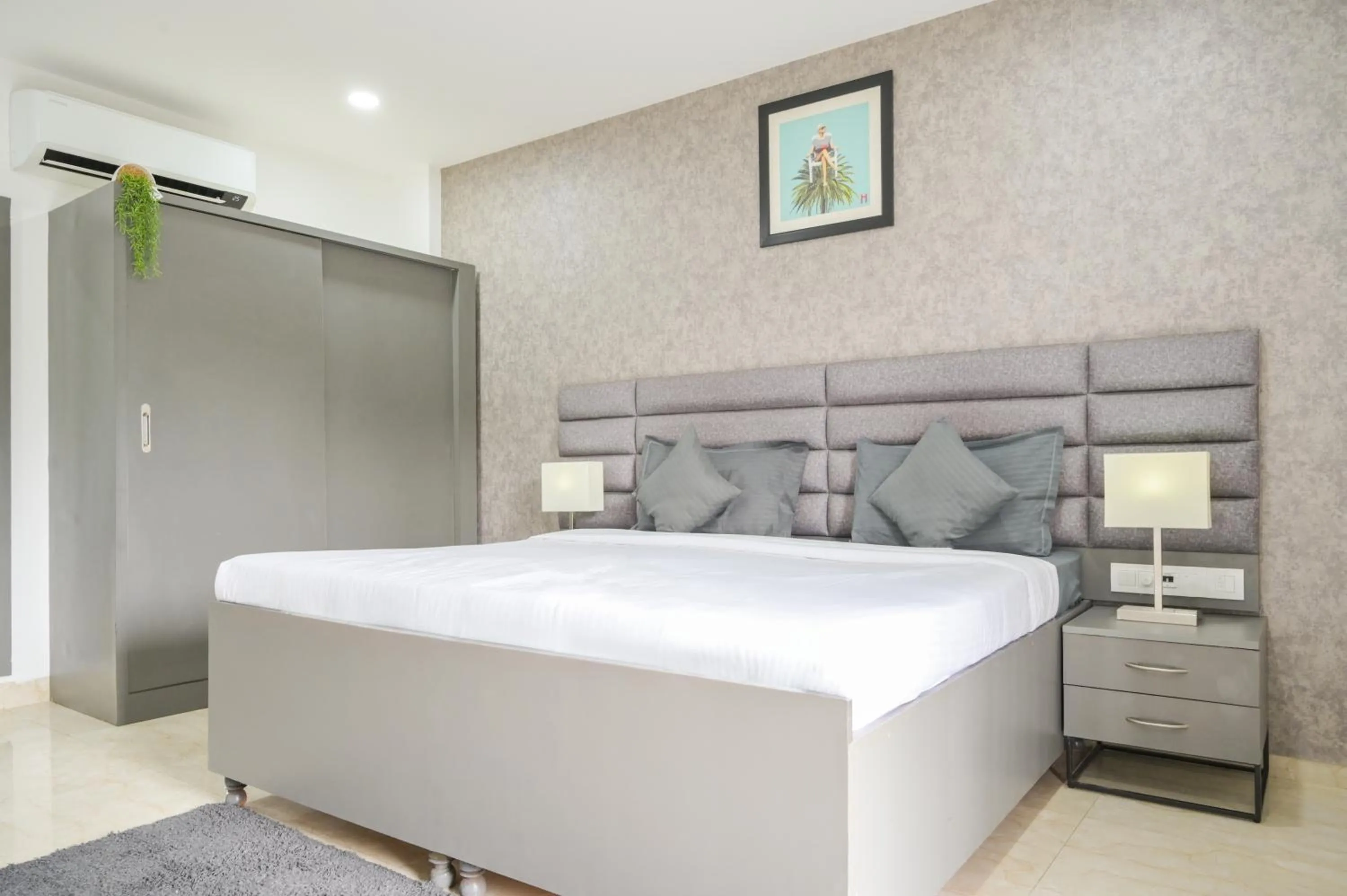 Bedroom, Bed in Housr Sector 28 Gurgaon Near IFFCO Chowk Metro Station