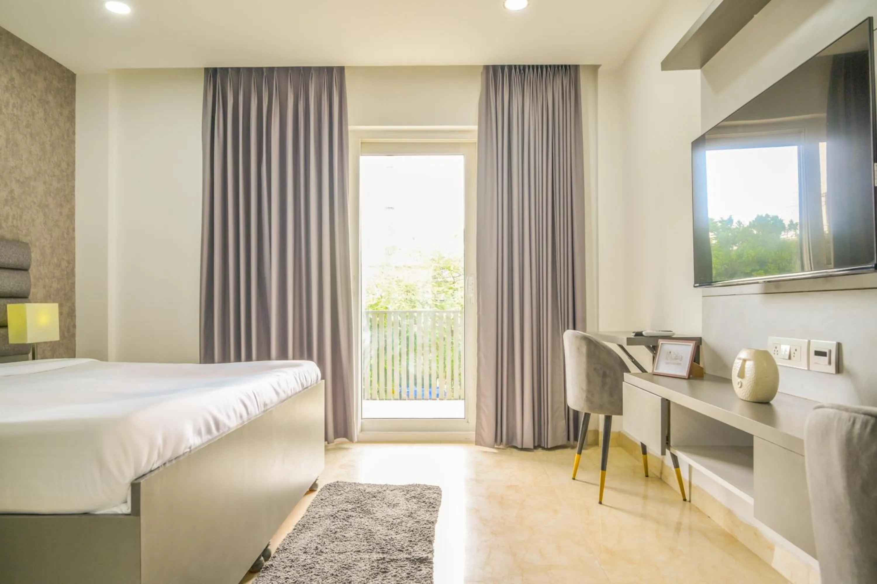 Seating area, Bed in Housr Sector 28 Gurgaon Near IFFCO Chowk Metro Station