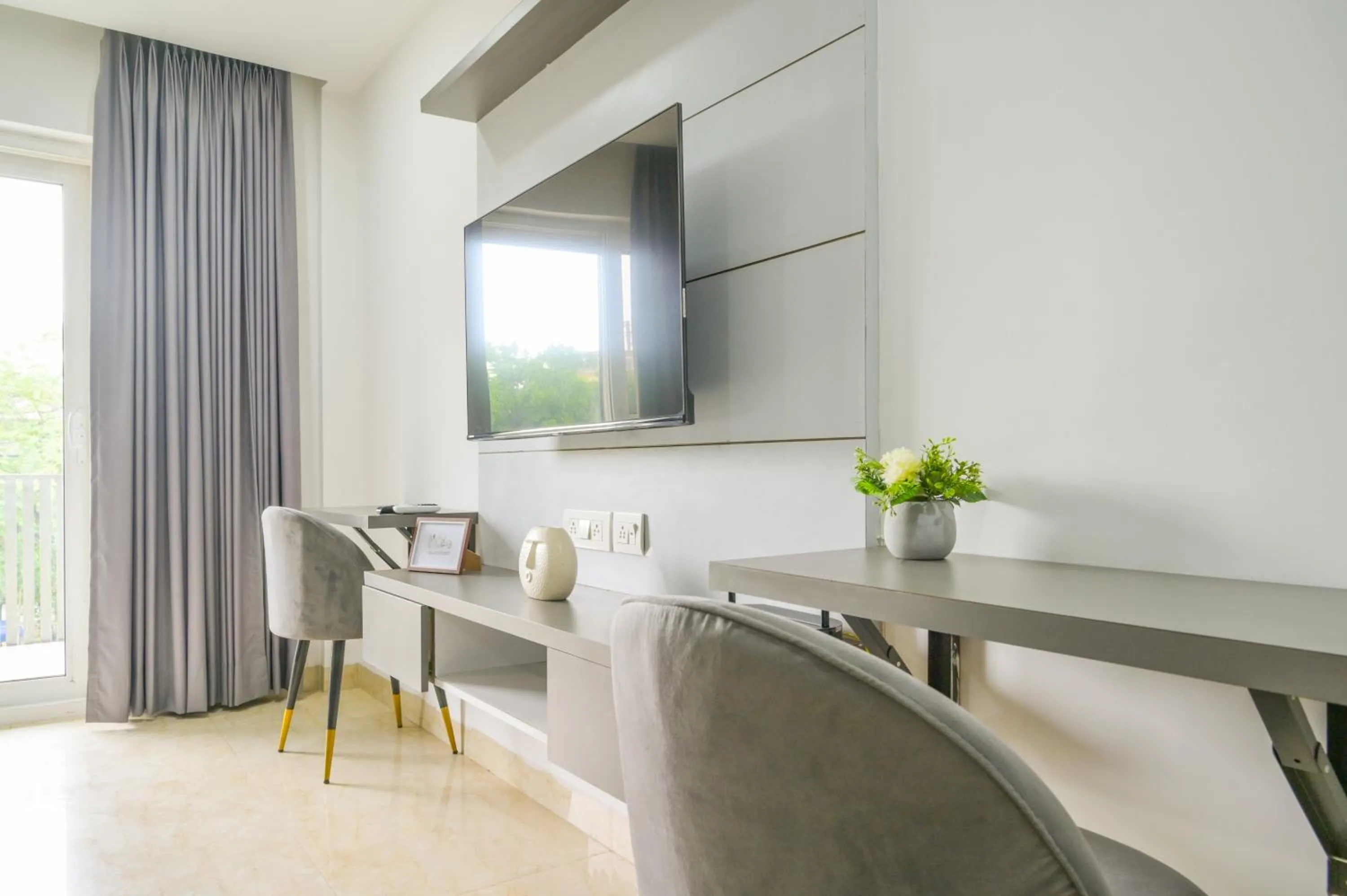 TV and multimedia in Housr Sector 28 Gurgaon Near IFFCO Chowk Metro Station