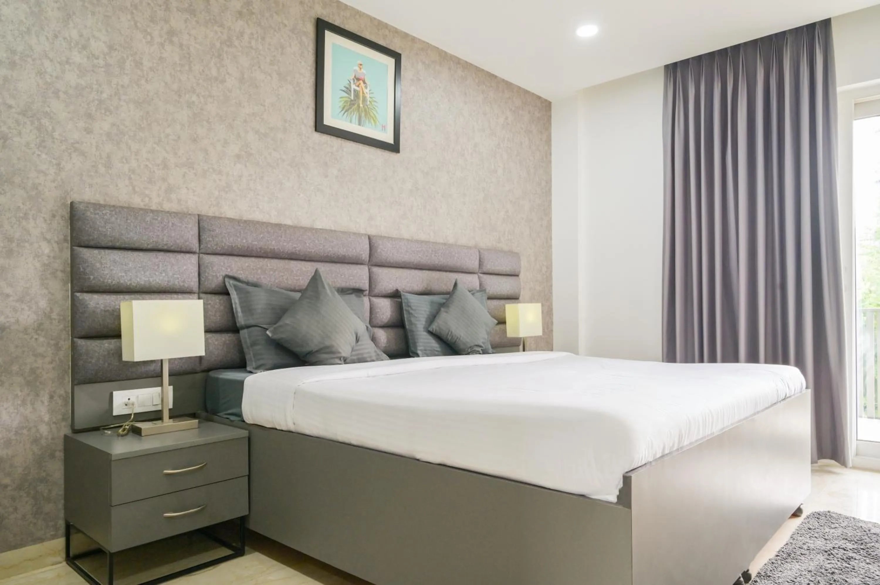 Bed in Housr Sector 28 Gurgaon Near IFFCO Chowk Metro Station