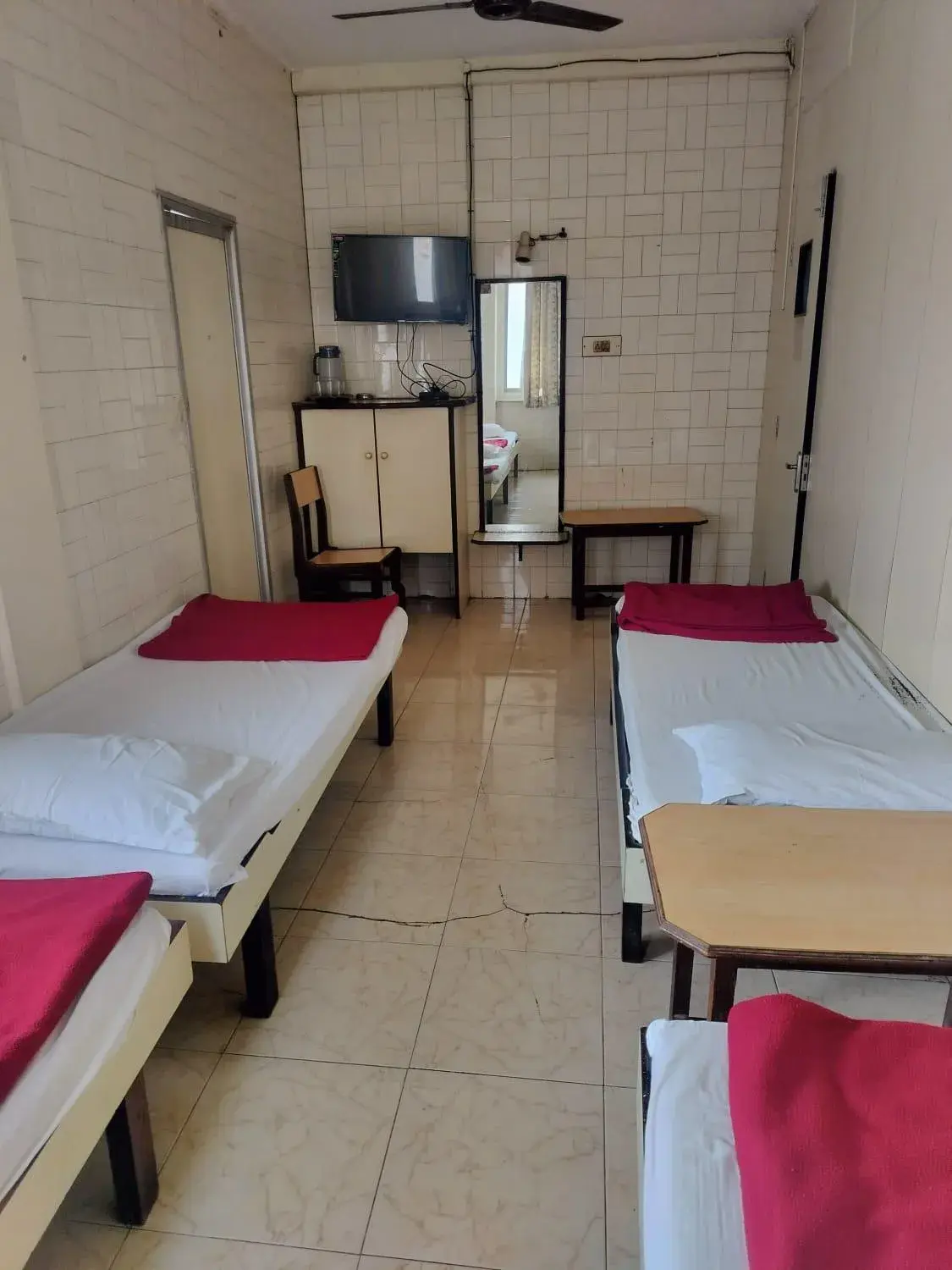 Quadruple Room with Private Bathroom in Milan Guest House Quadruple Room with Private Bathroom in Milan Guest House