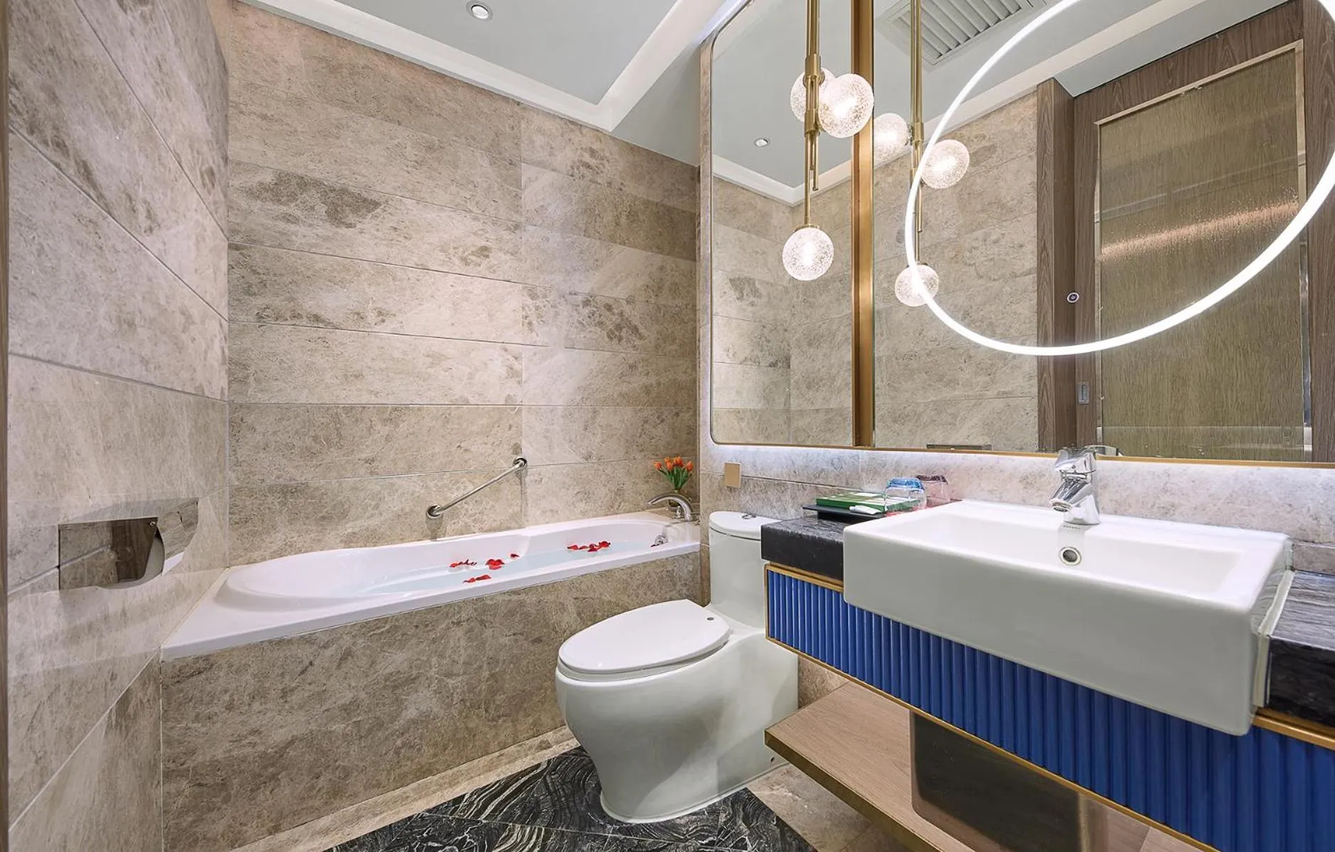 Shower in Echarm plus International Hotel Guangzhou Changgang Metro Station Branch - Free Shuttle Bus to Canton Fair Complex During Canton Fair Period