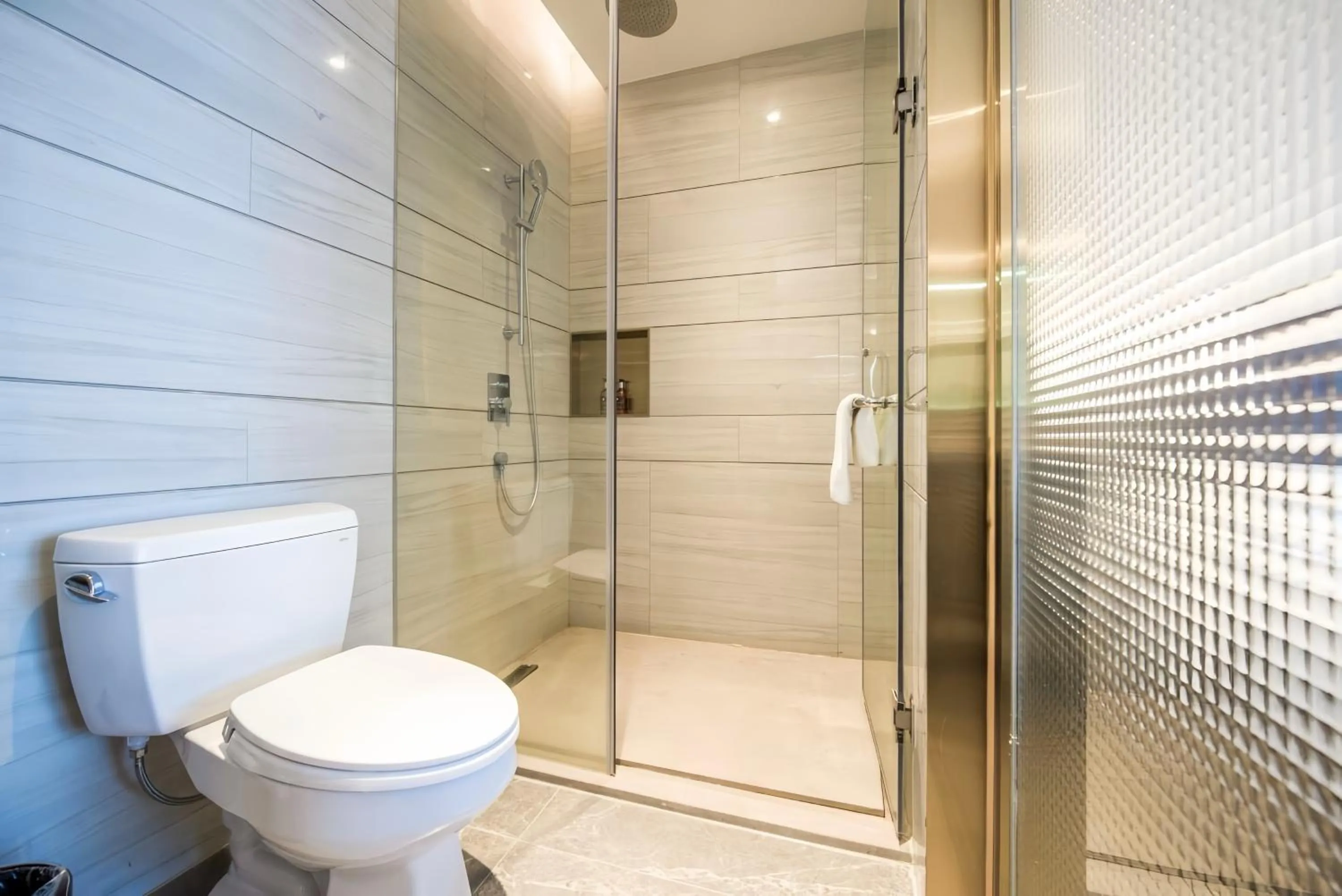 Shower in Echarm plus International Hotel Guangzhou Changgang Metro Station Branch - Free Shuttle Bus to Canton Fair Complex During Canton Fair Period