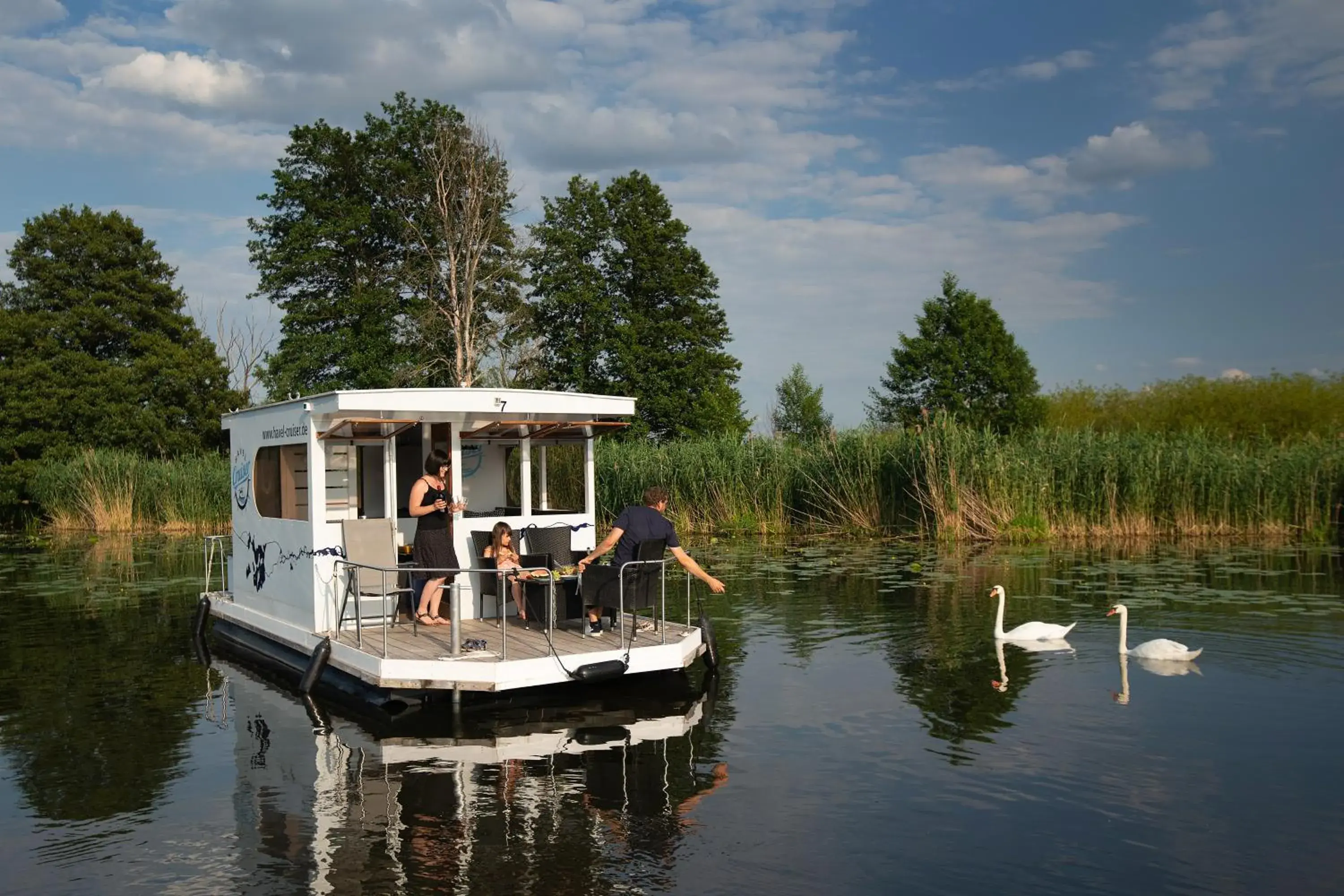 HAVEL-Cruiser Hausboot-Flöße mit Stil HAVEL-Cruiser Hausboot-Flöße mit Stil