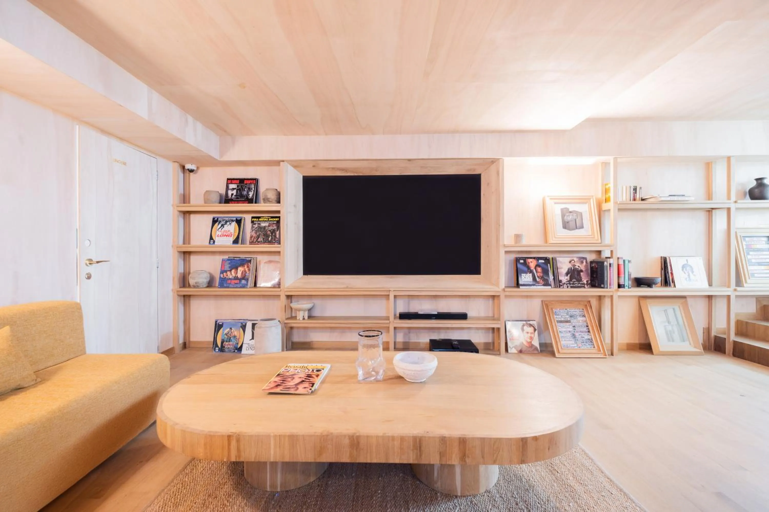 TV and multimedia in Elysée Montmartre Hotel