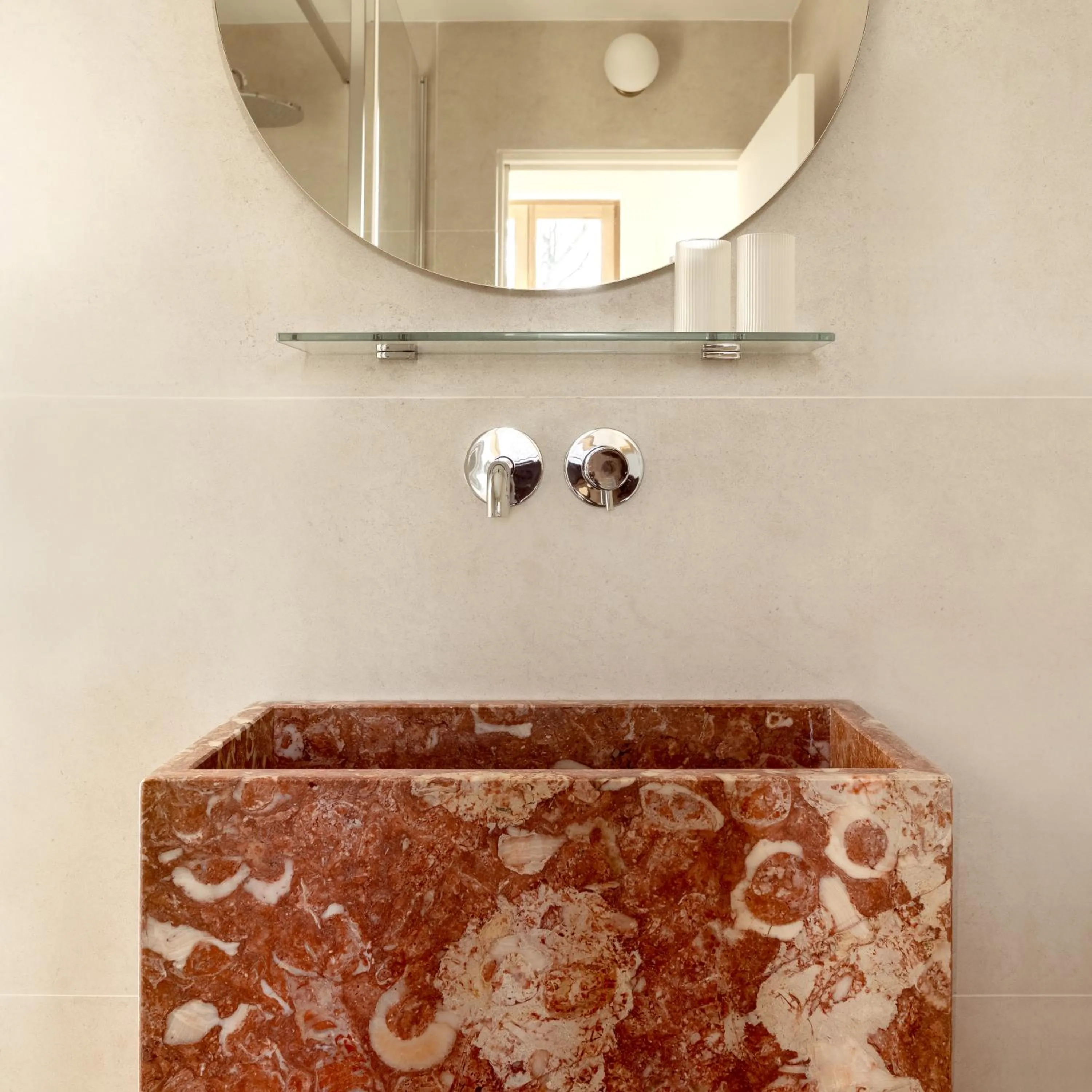 Bathroom in Elysée Montmartre Hotel