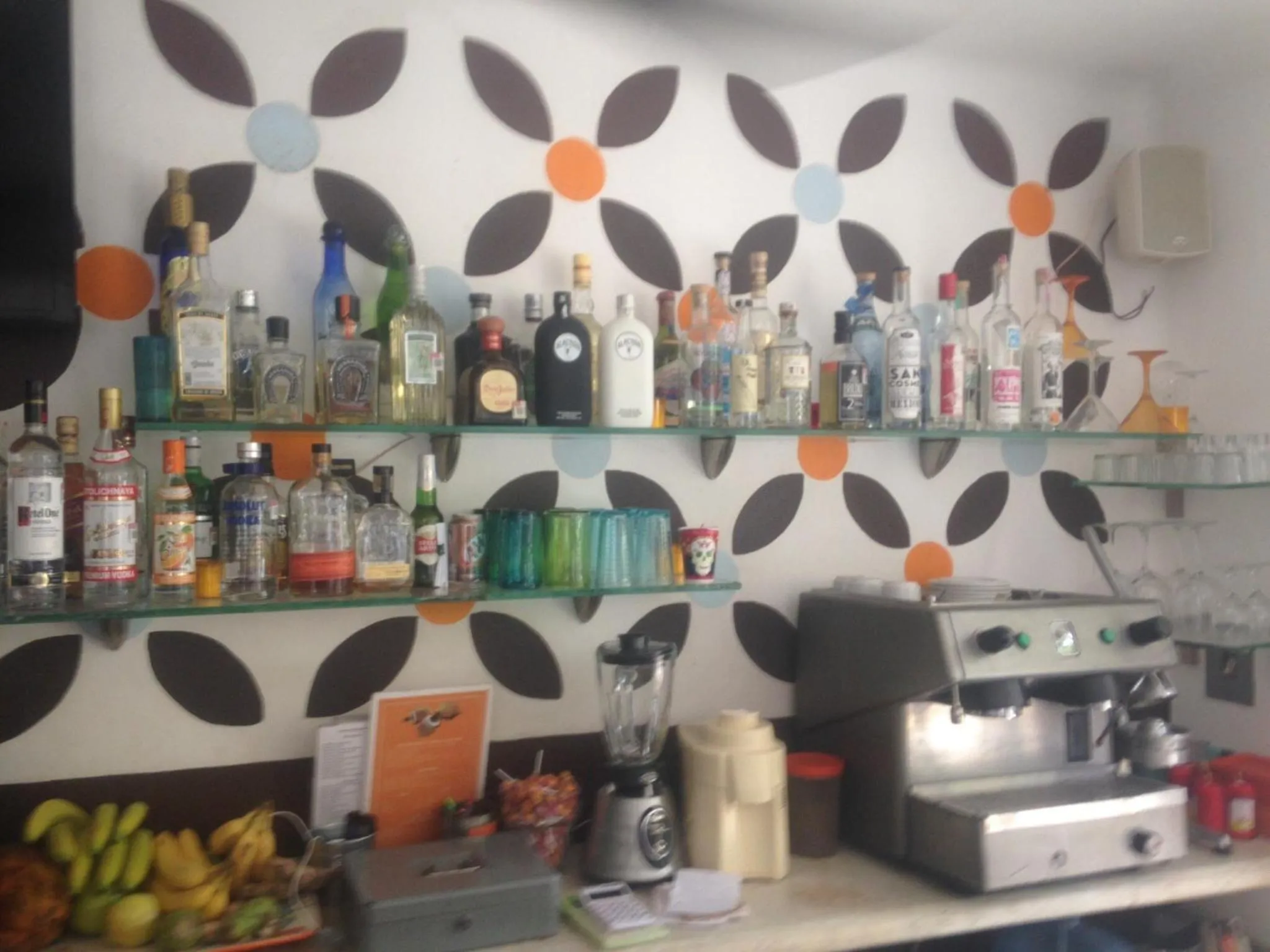 Food and drinks in Teetotum hotel