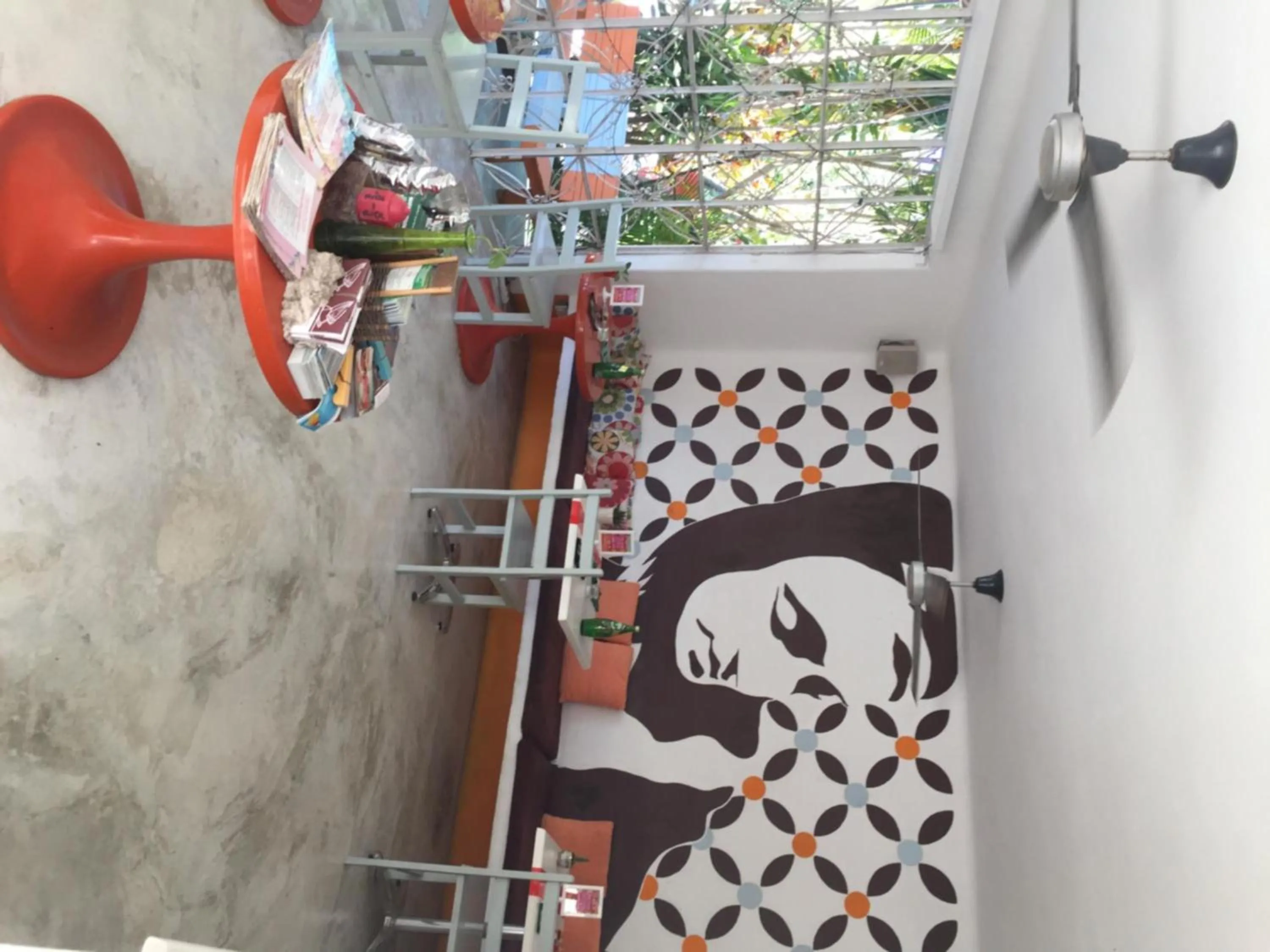 Restaurant/places to eat in Teetotum hotel