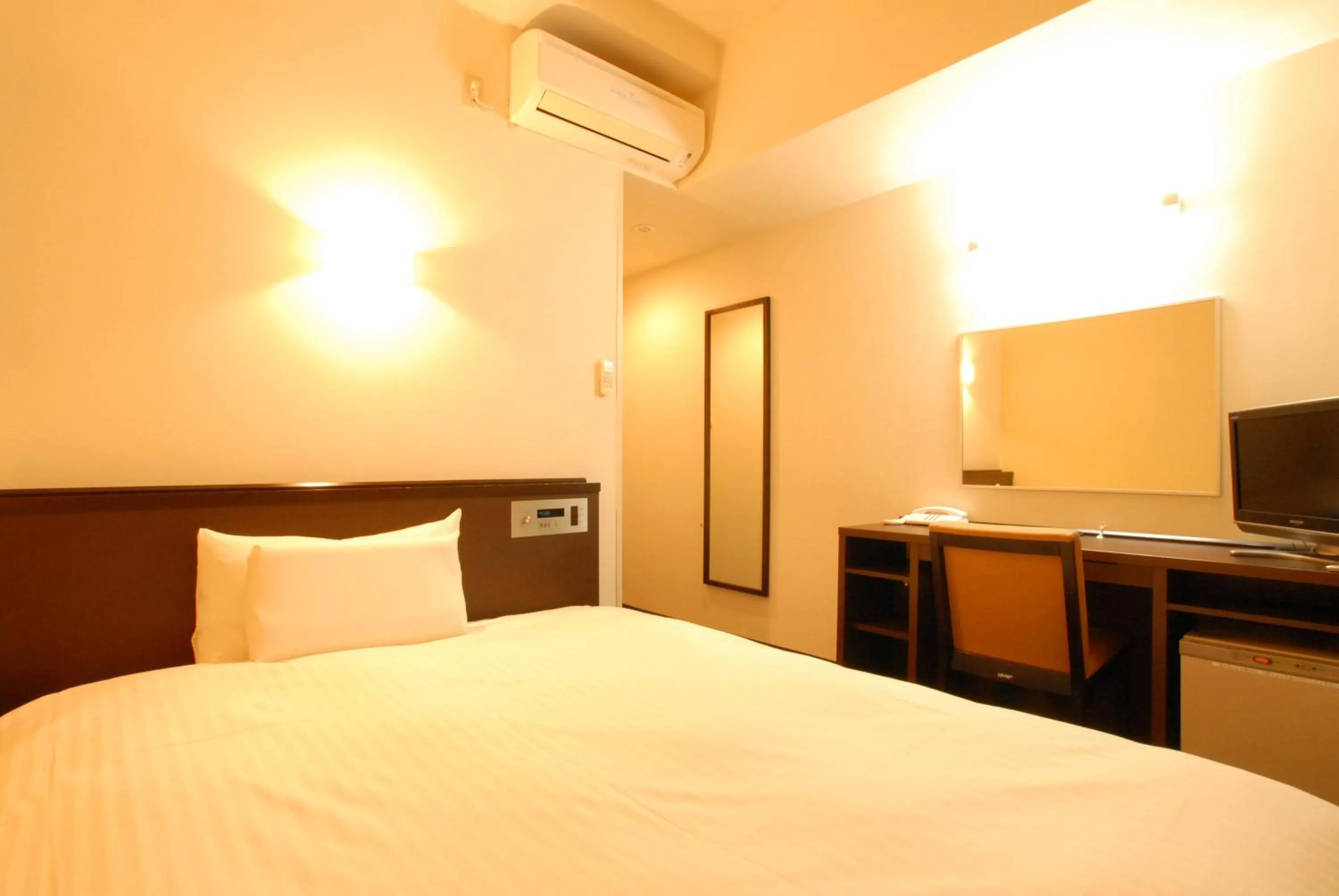 Bed in AB Hotel Okazaki