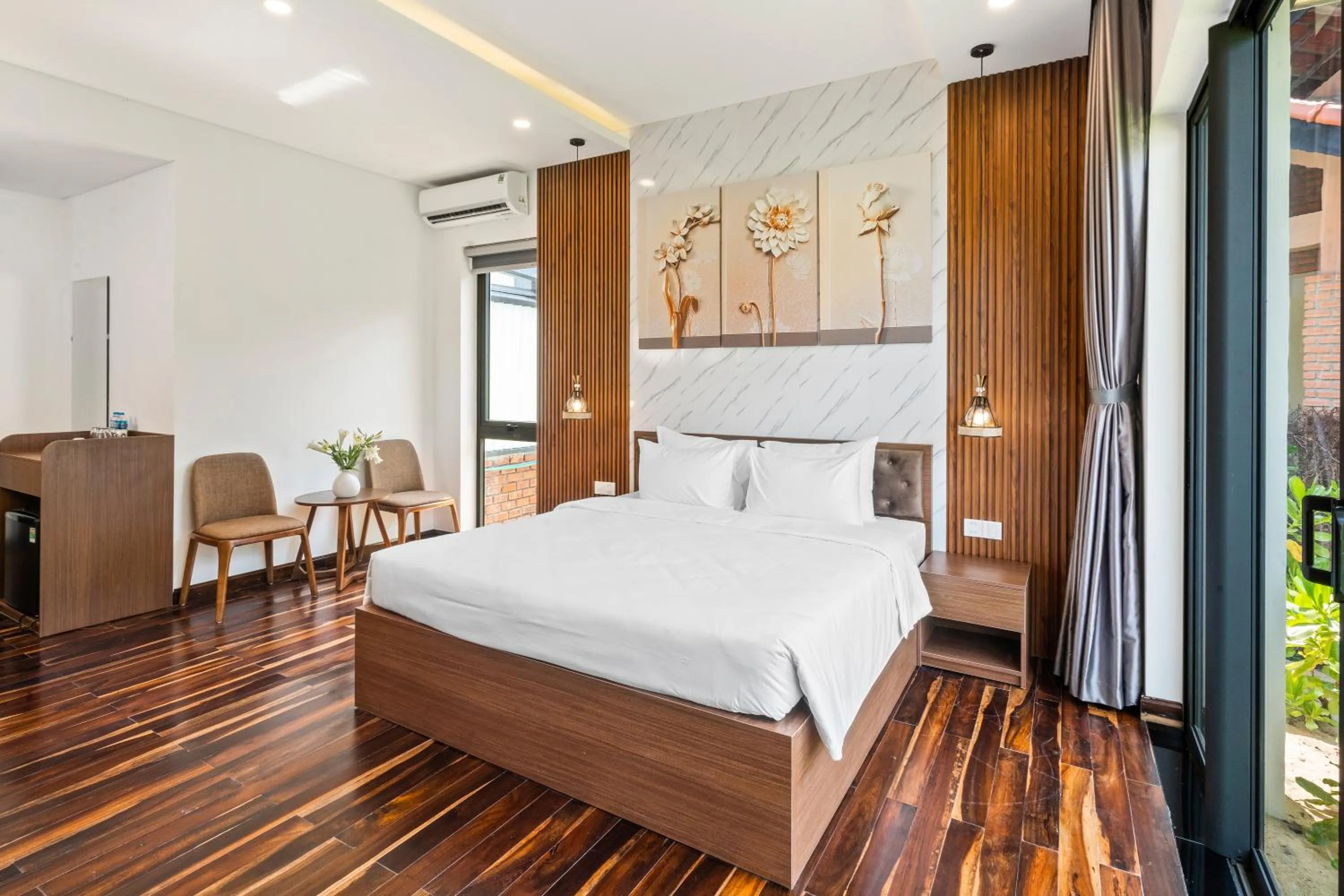 Photo of the whole room, Bed in Langco Bay Retreat