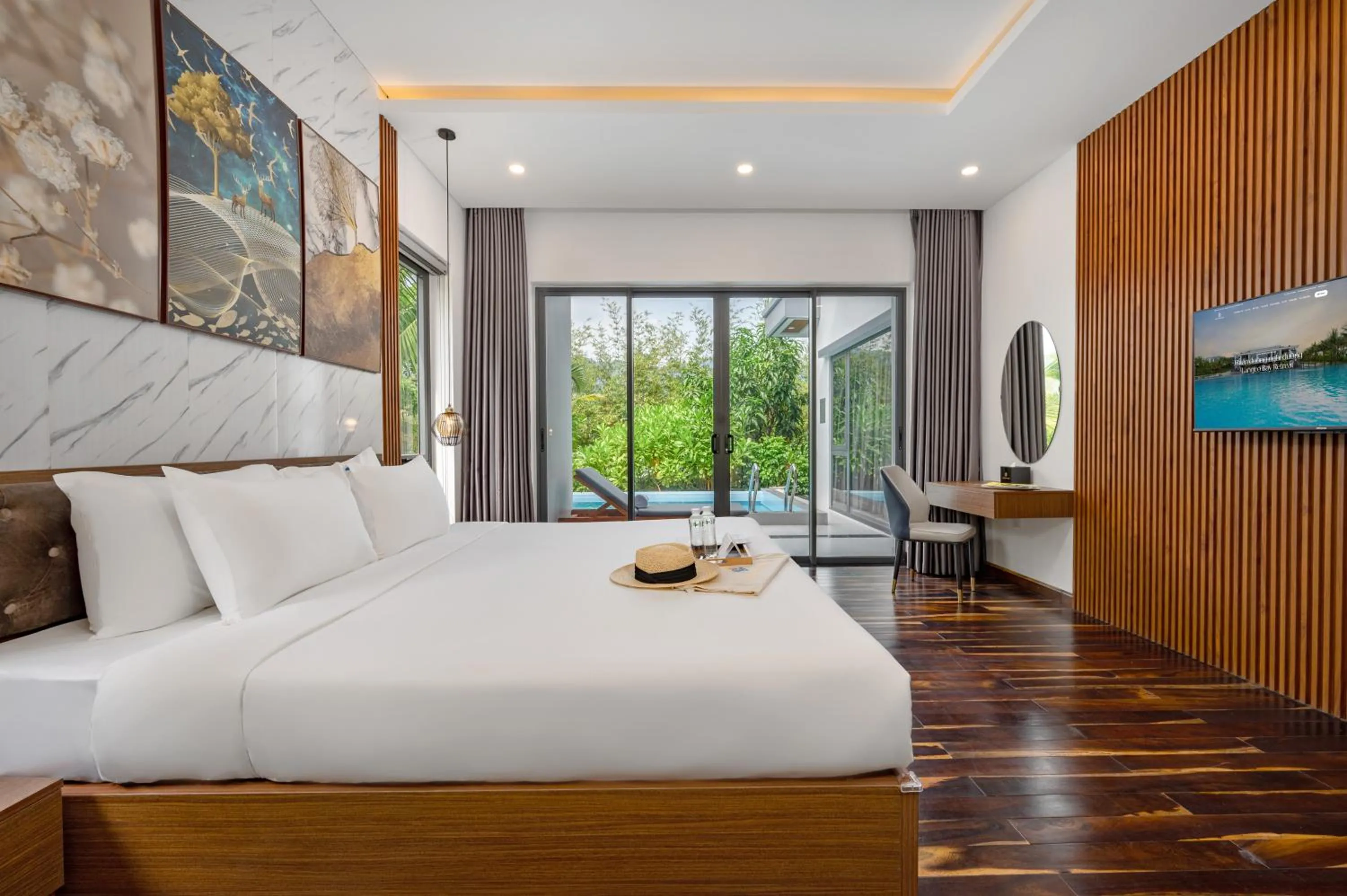 Living room, Bed in Langco Bay Retreat