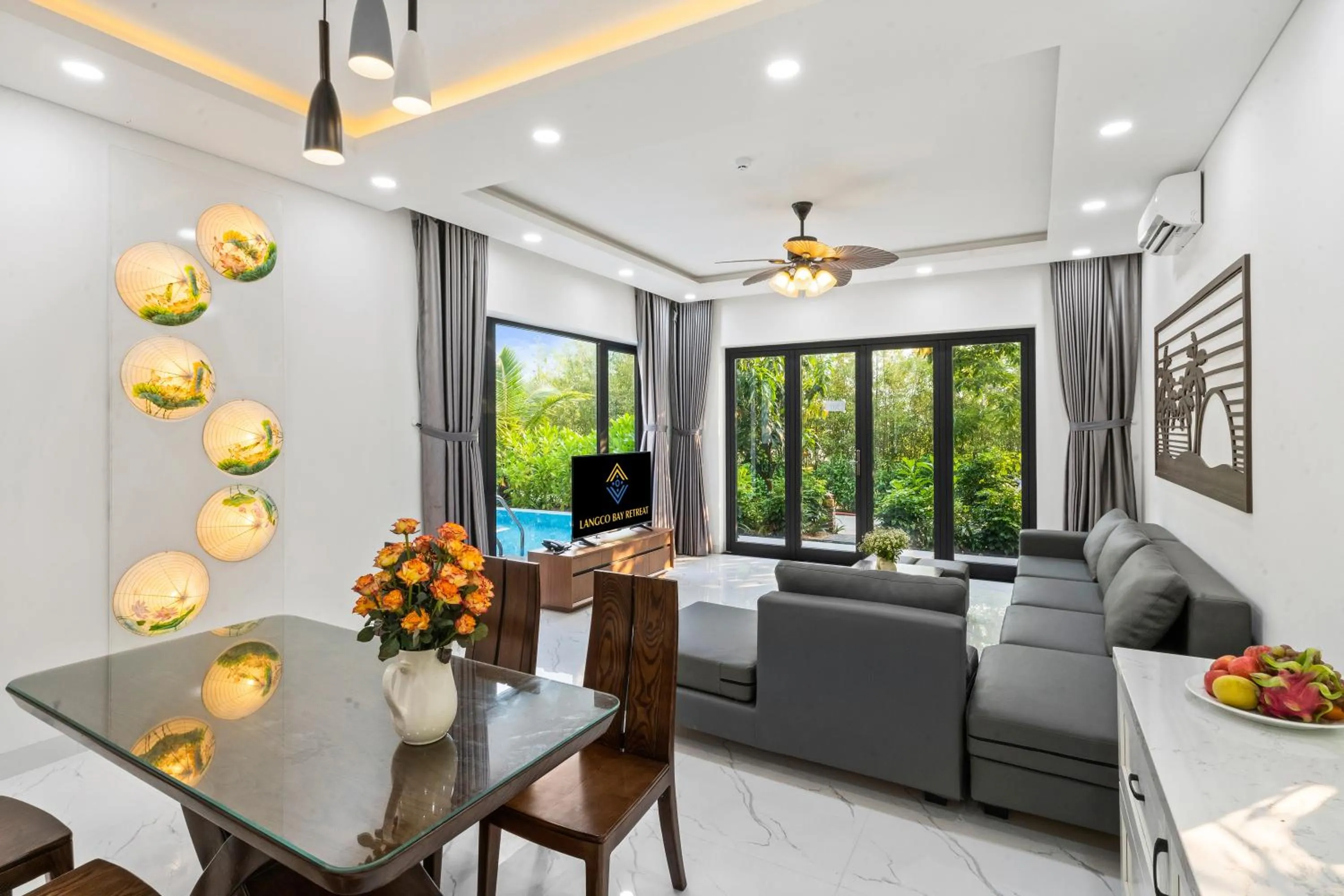 Communal lounge/ TV room in Langco Bay Retreat