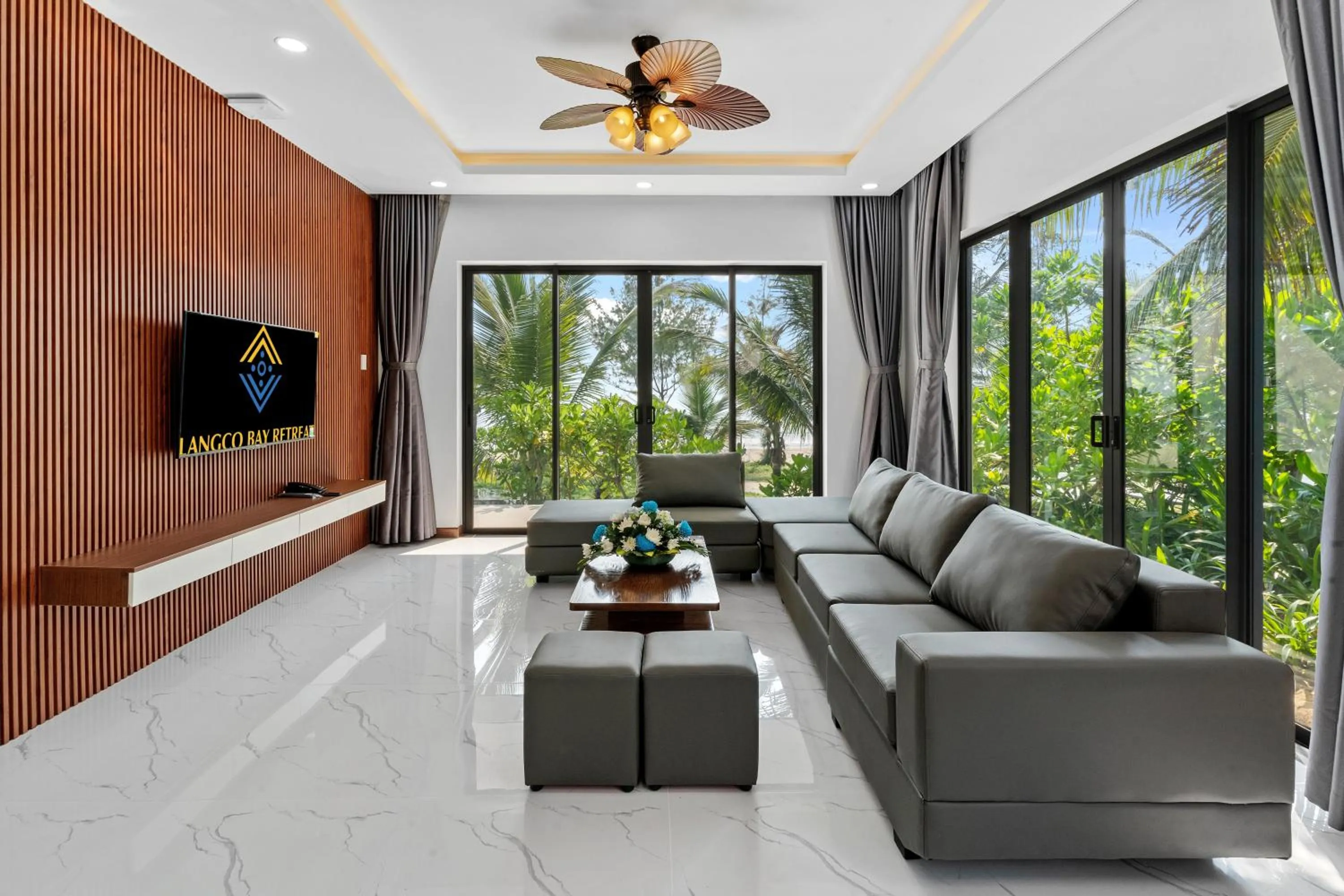 Communal lounge/ TV room in Langco Bay Retreat