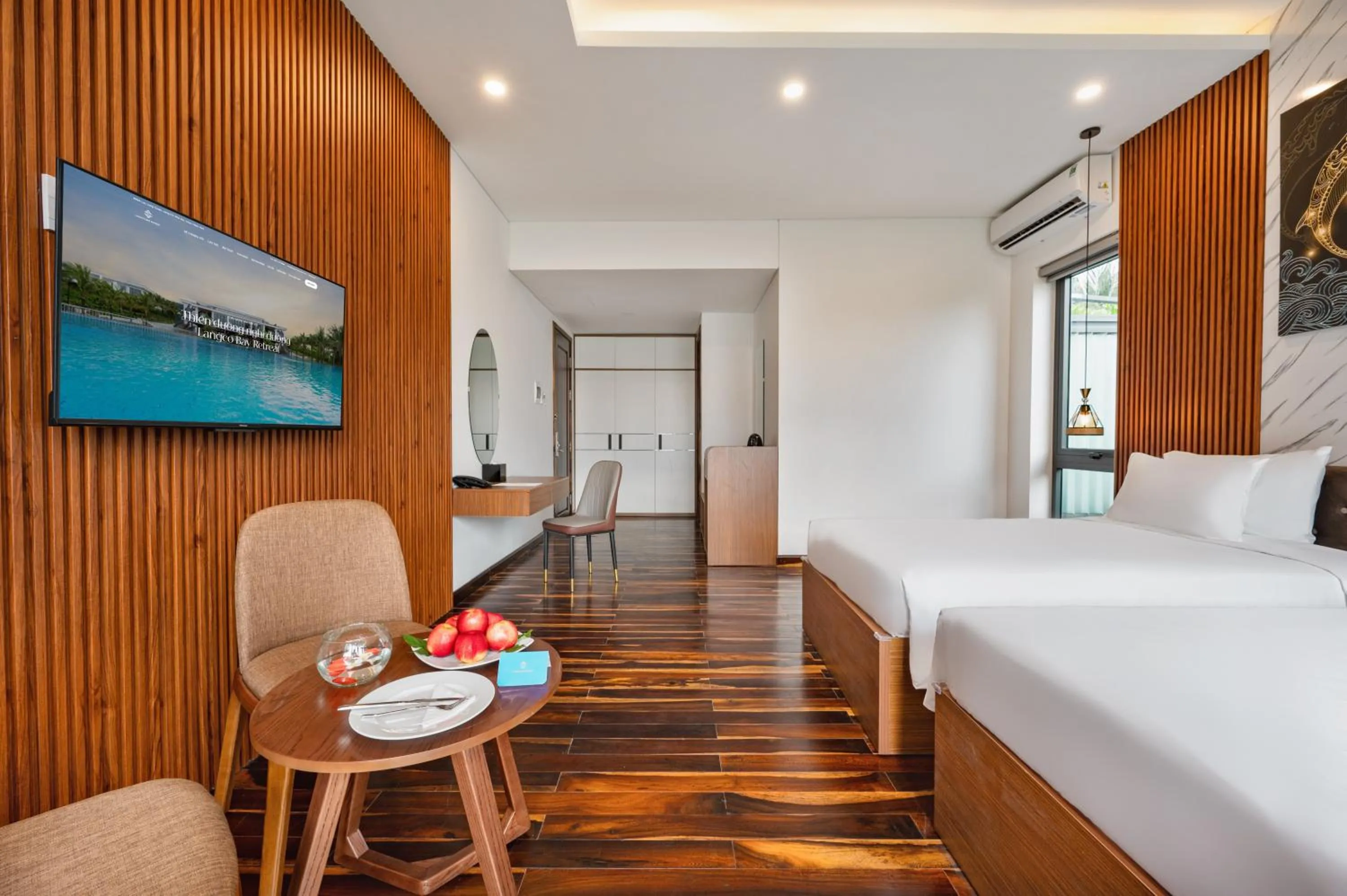 Living room, Bed in Langco Bay Retreat