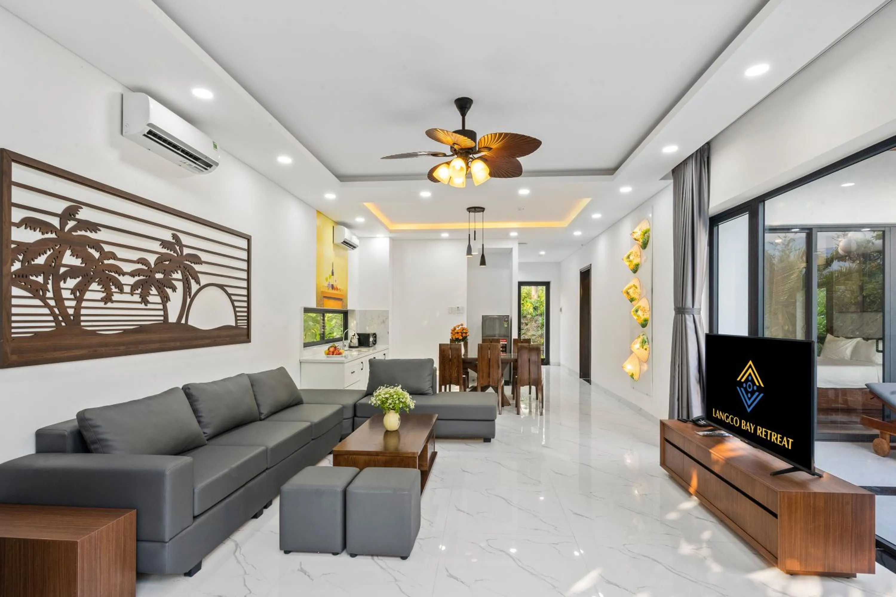 Communal lounge/ TV room in Langco Bay Retreat