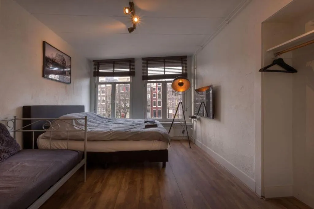 Bed in Canalview Amsterdam