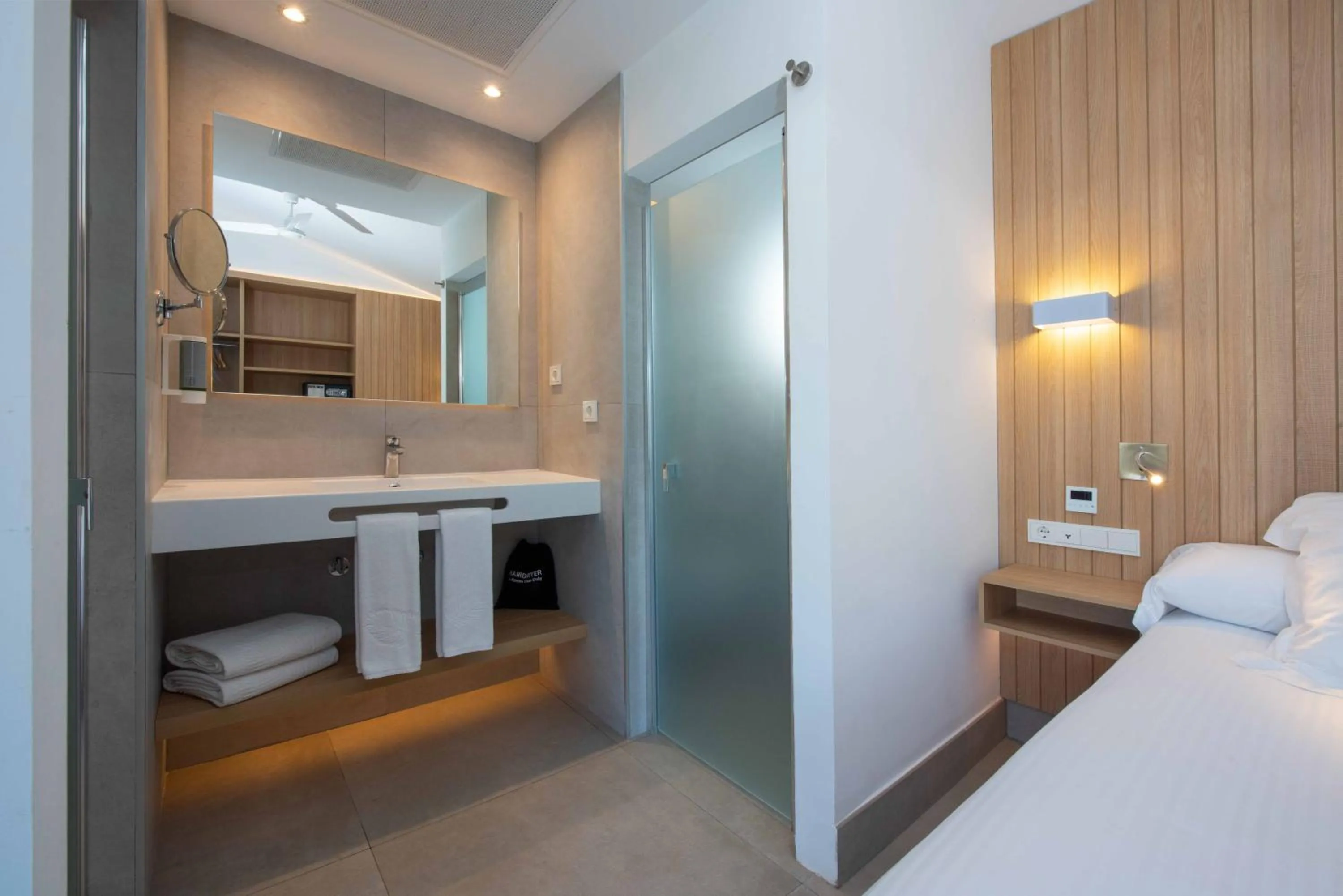 Bathroom, Bed in Valentin Playa de Muro