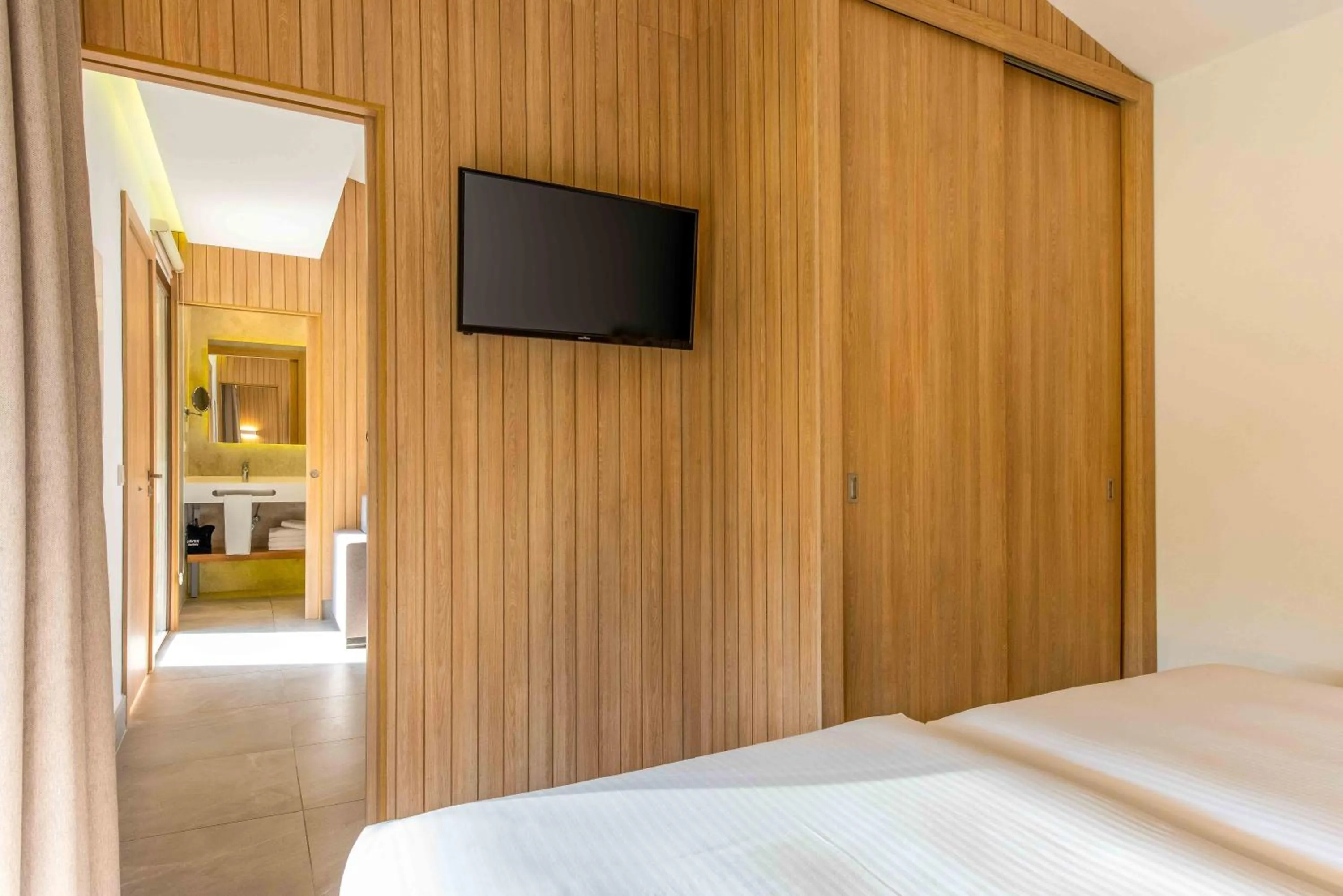 Communal lounge/ TV room, Bed in Valentin Playa de Muro