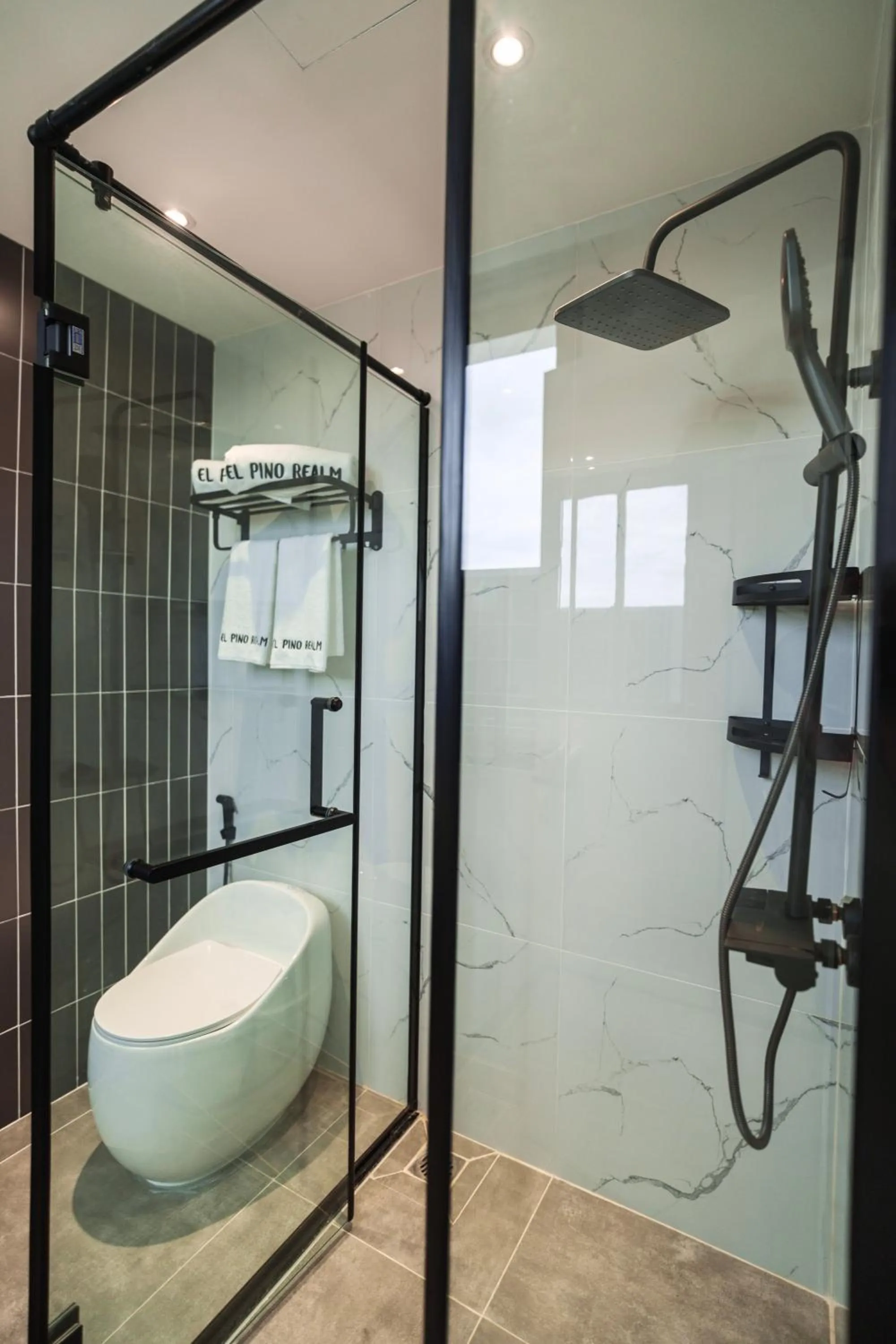 Shower in CityHouse- El Pino Realm at Metro Ben Thanh Market