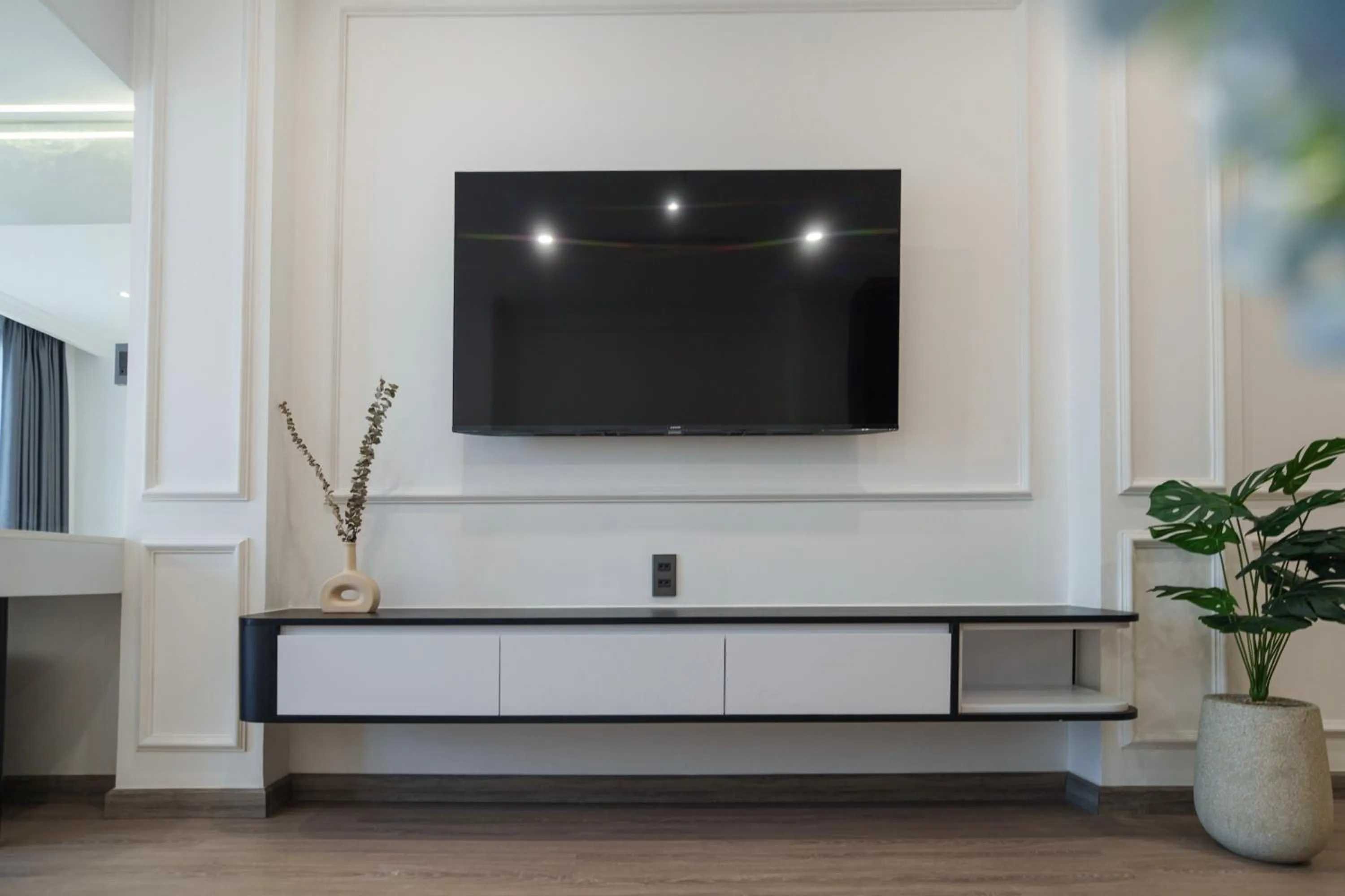 TV and multimedia in CityHouse- El Pino Realm at Metro Ben Thanh Market