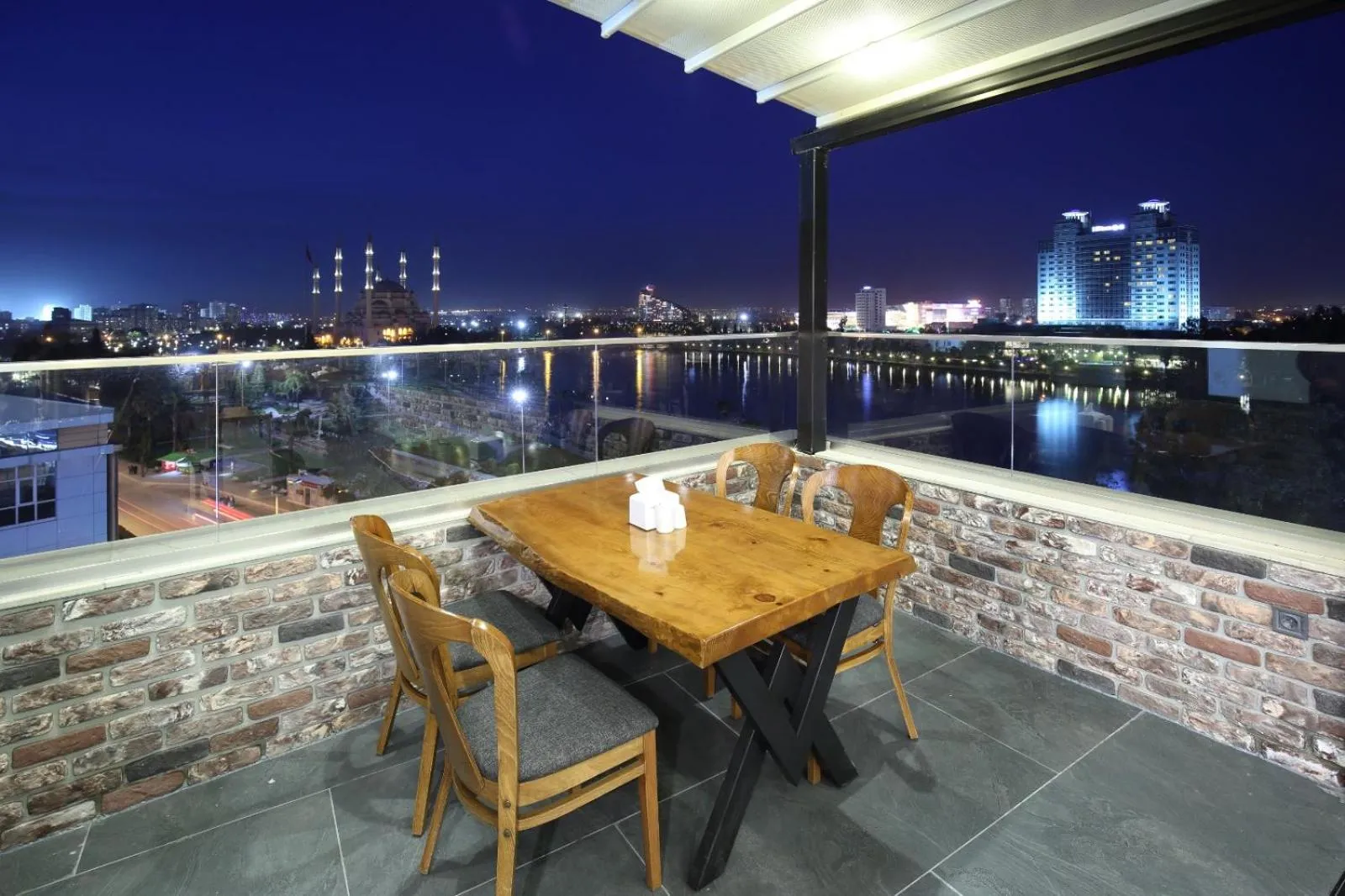 Restaurant/places to eat in Adana Taşköprü Hotel