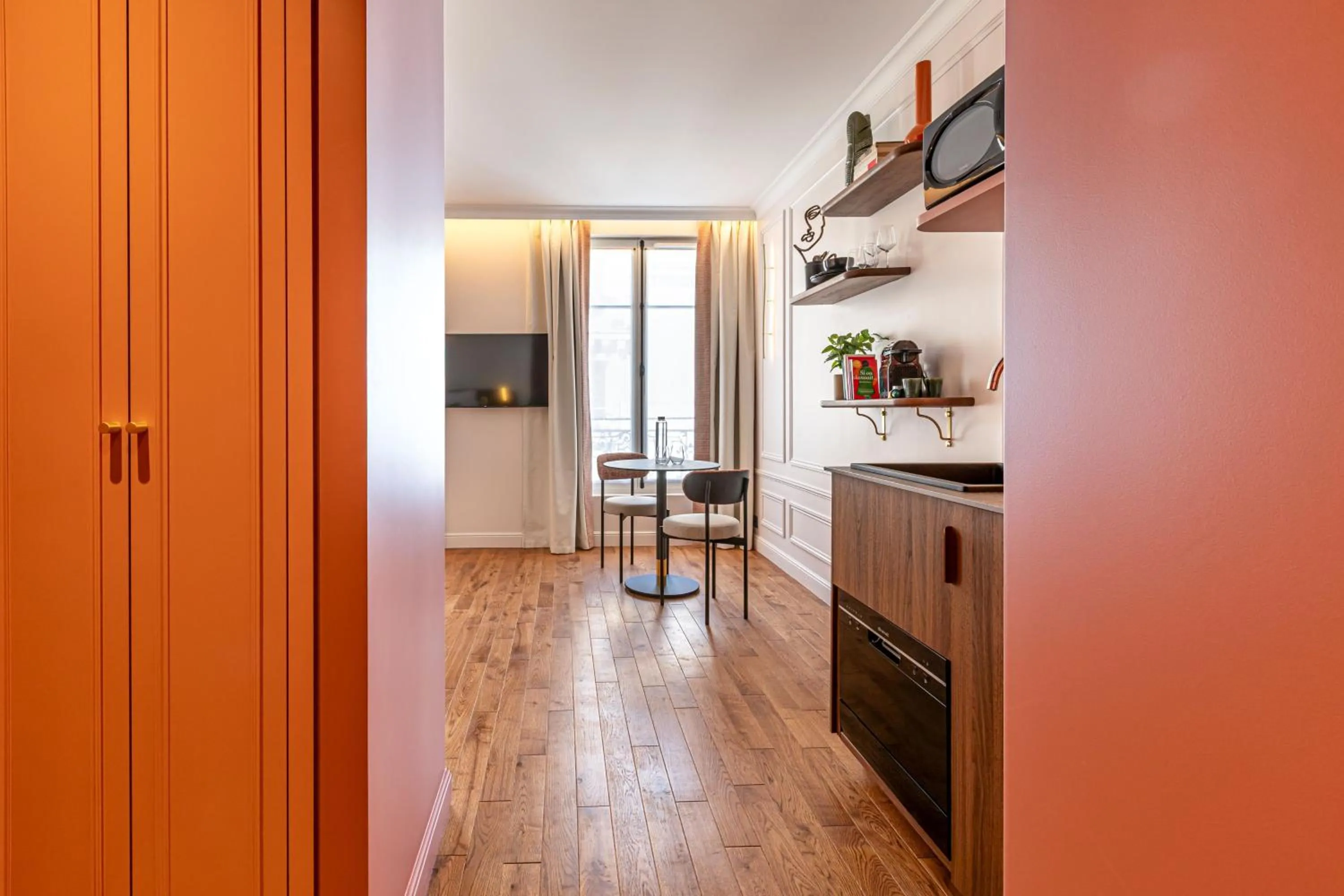 TV and multimedia in Villa SoPi Appart'Hotel by Patrick Hayat