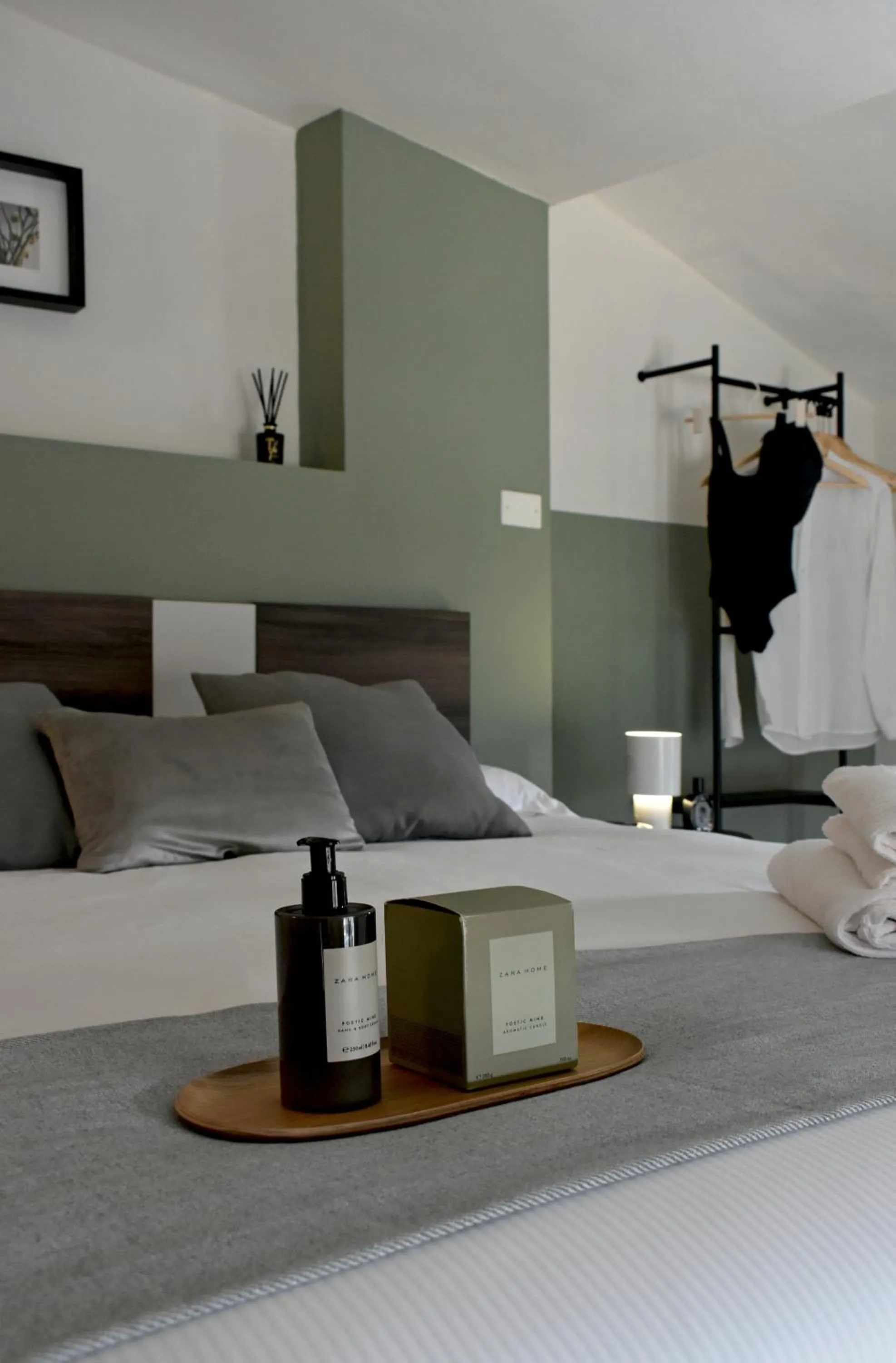 Bed in Poggio Al Lago Apartments & Rooms