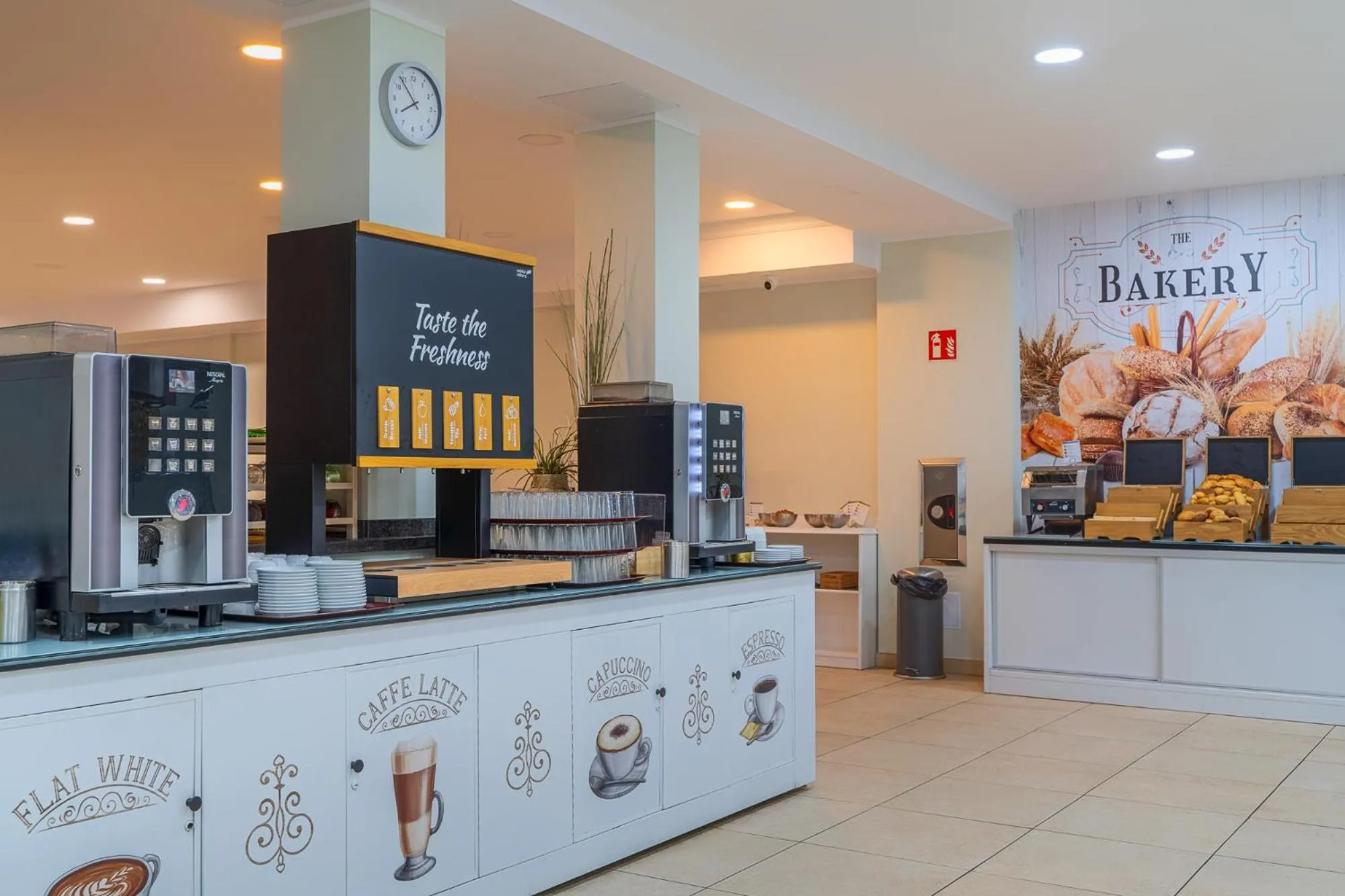 Restaurant/places to eat in Apartamentos Galeon Playa