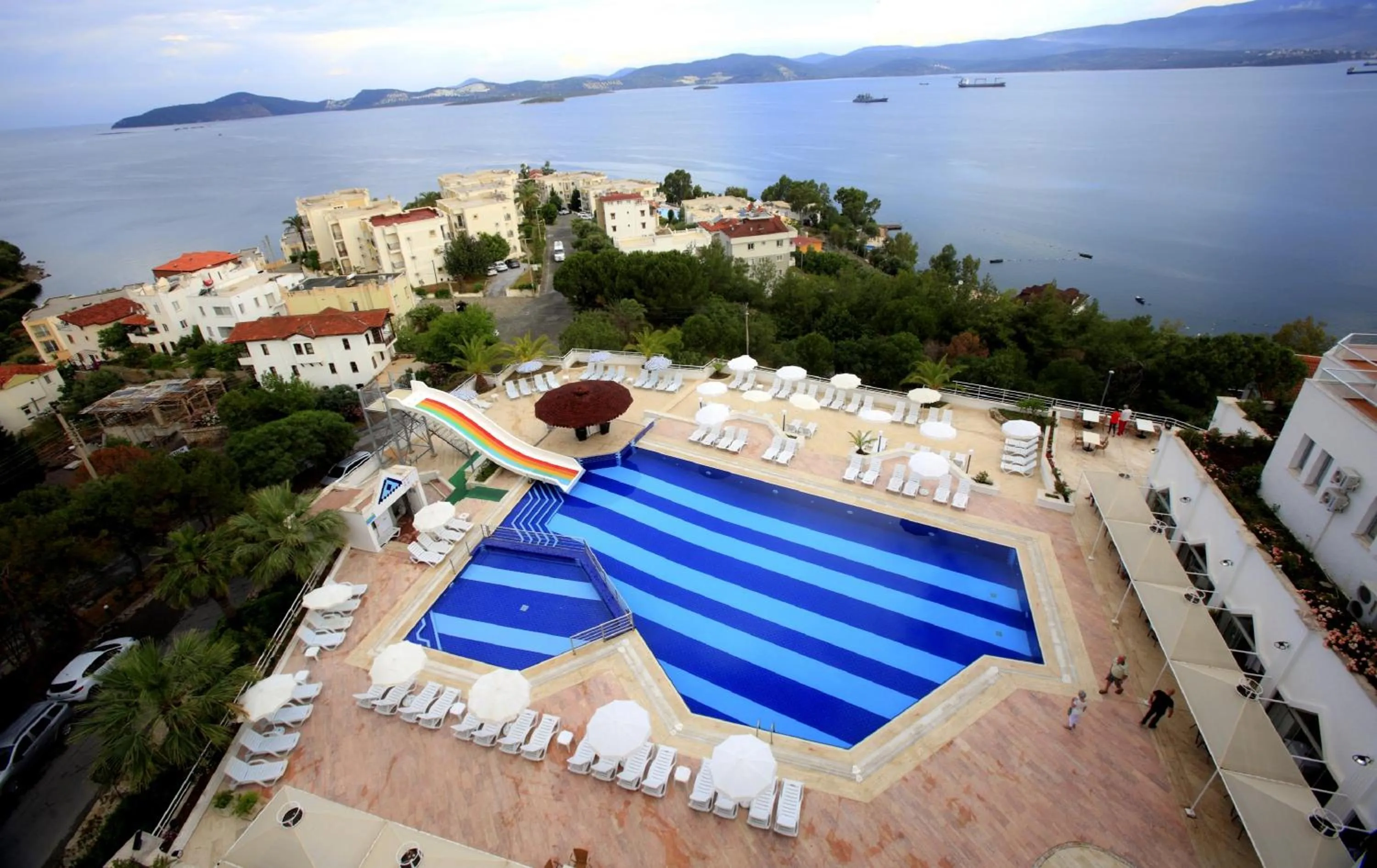 Swimming pool in Roseira Beach Resort
