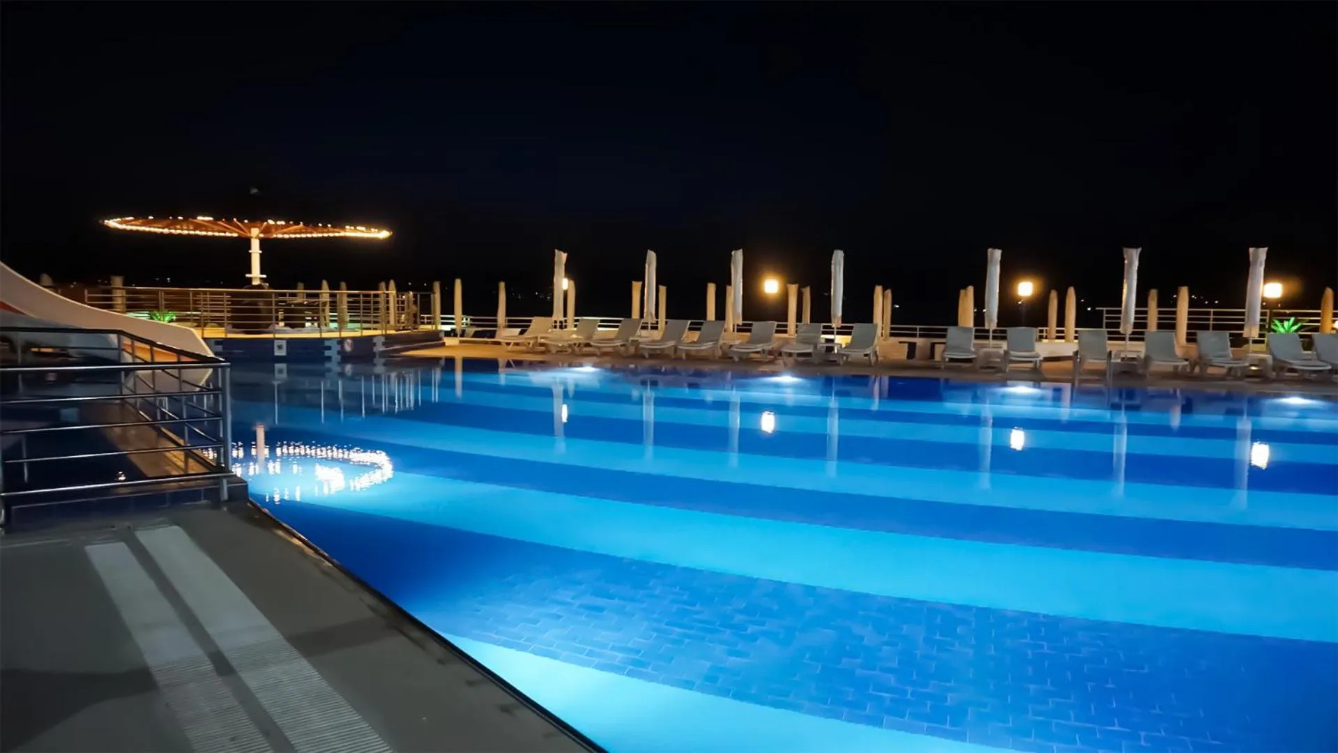 Swimming pool in Roseira Beach Resort