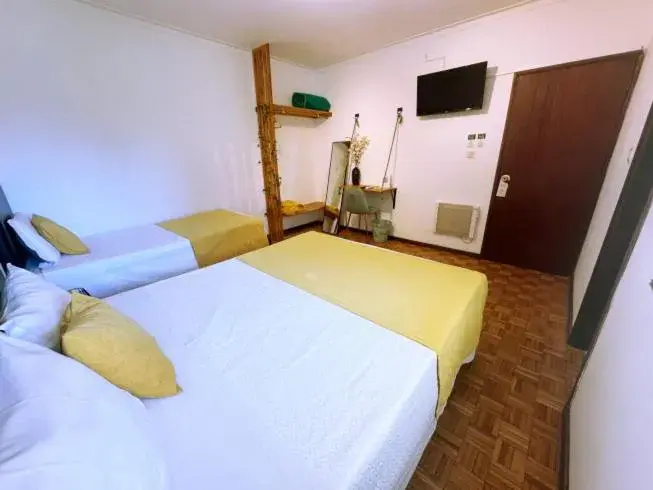 Basic Triple Room in Gerês Guest House Basic Triple Room in Gerês Guest House