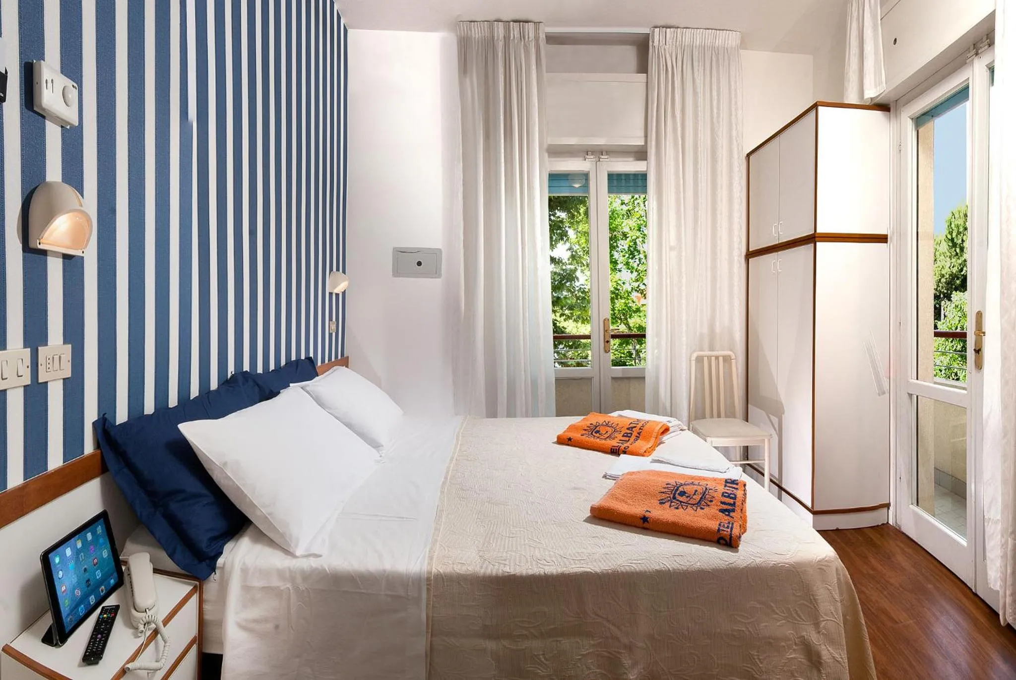 Hot Tub, Bed in Hotel Albatros