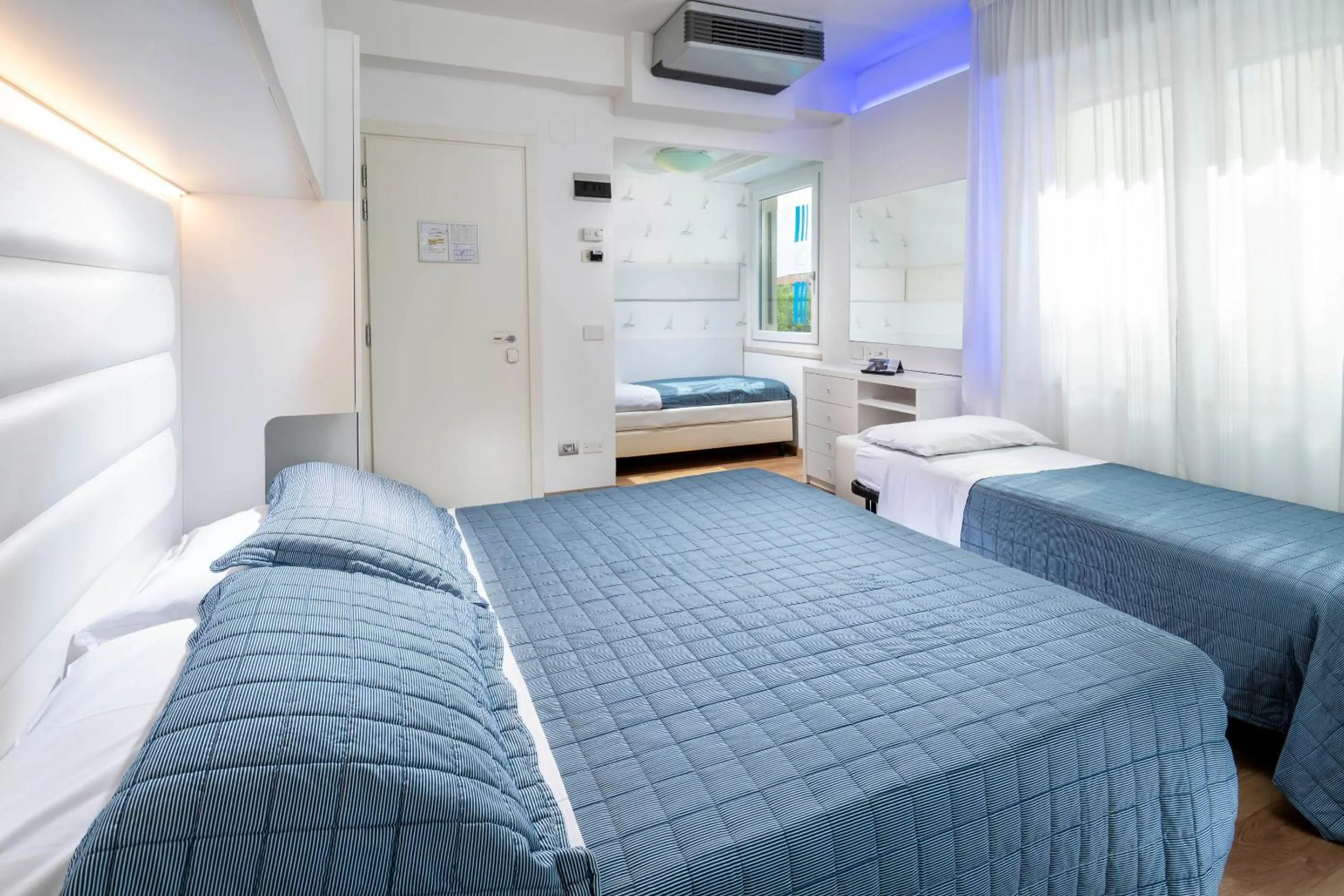 Hot Tub, Bed in Hotel Albatros