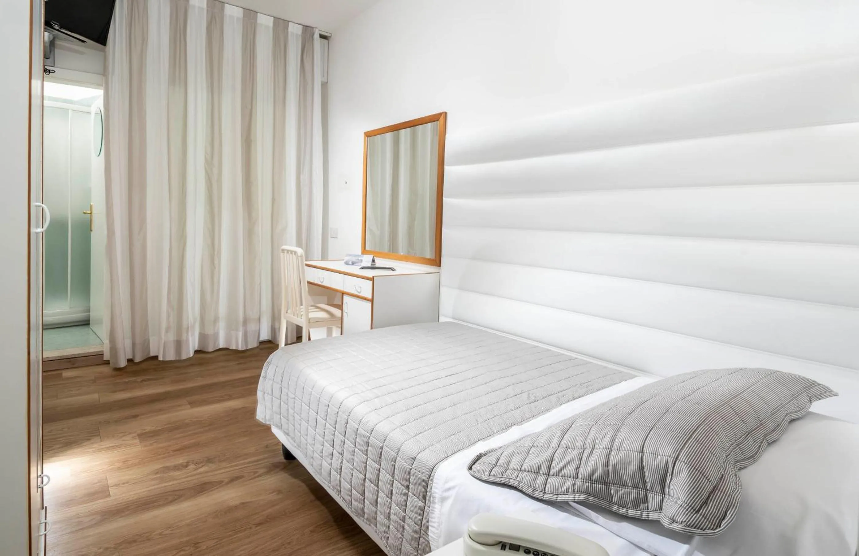 Hot Tub, Bed in Hotel Albatros