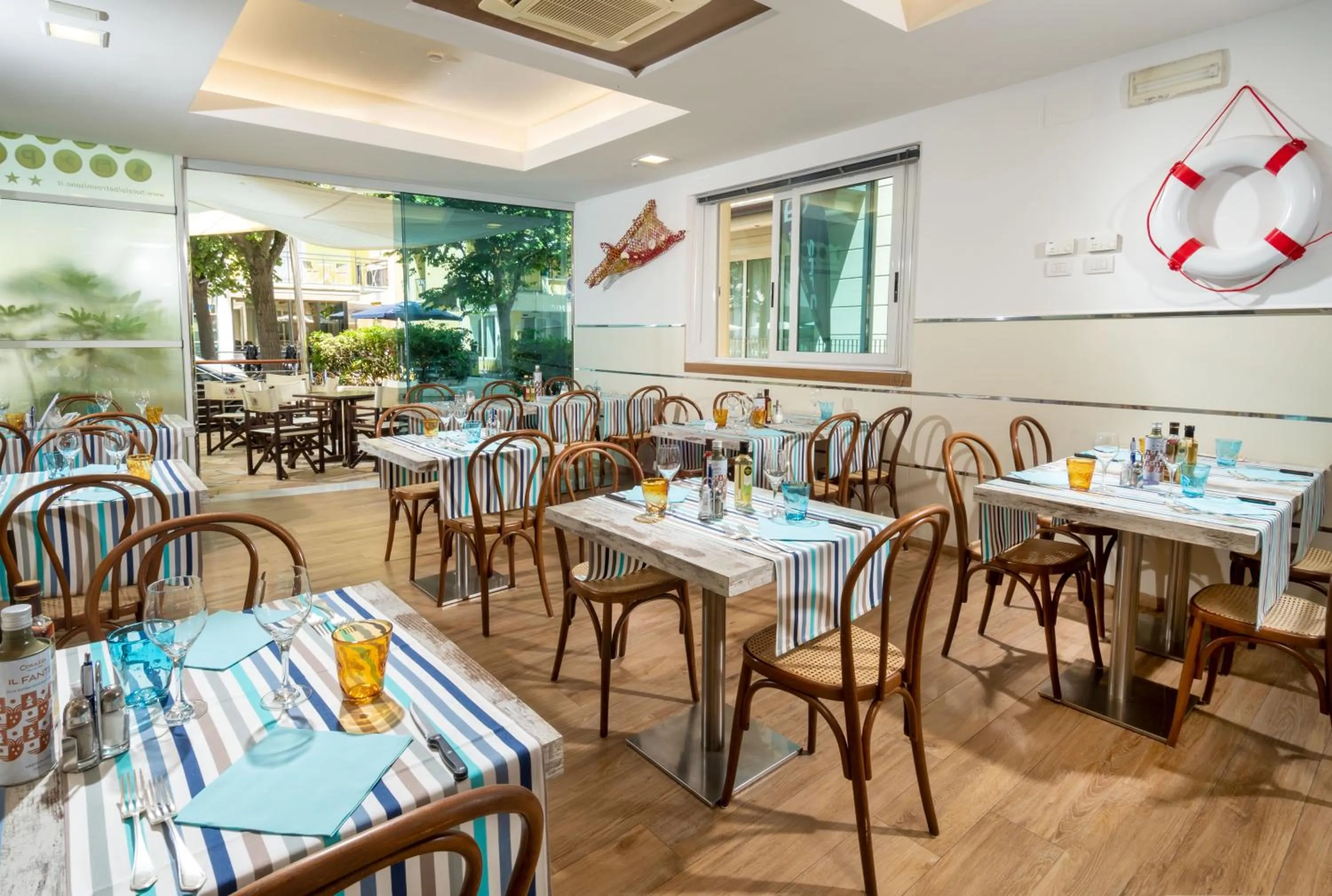 Restaurant/places to eat in Hotel Albatros